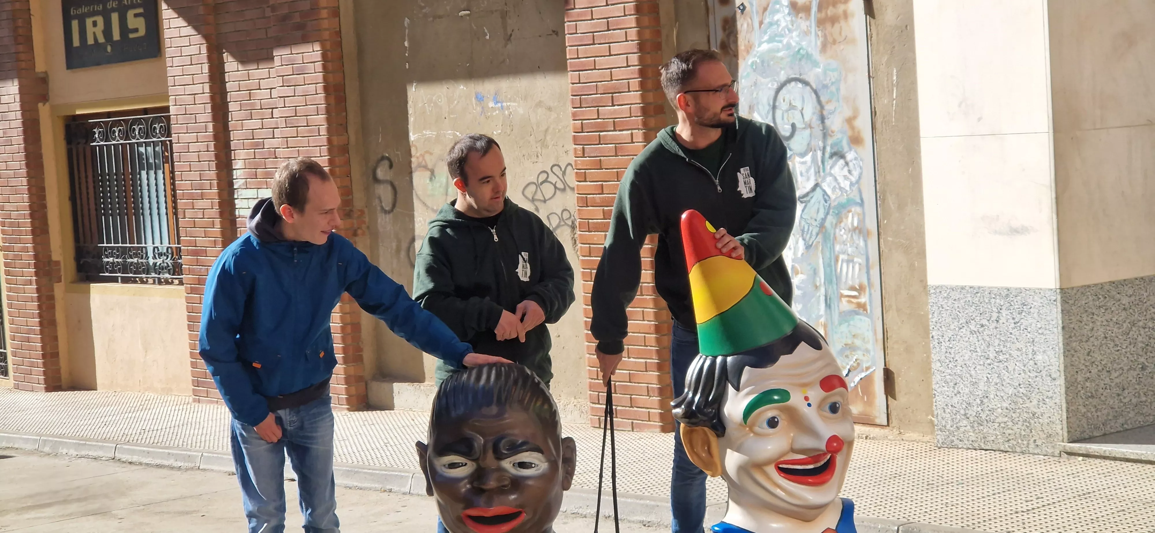 Visita de la Abueleta y el Payaso al centro de adultos de Down Huesca. Foto Myriam Martínez