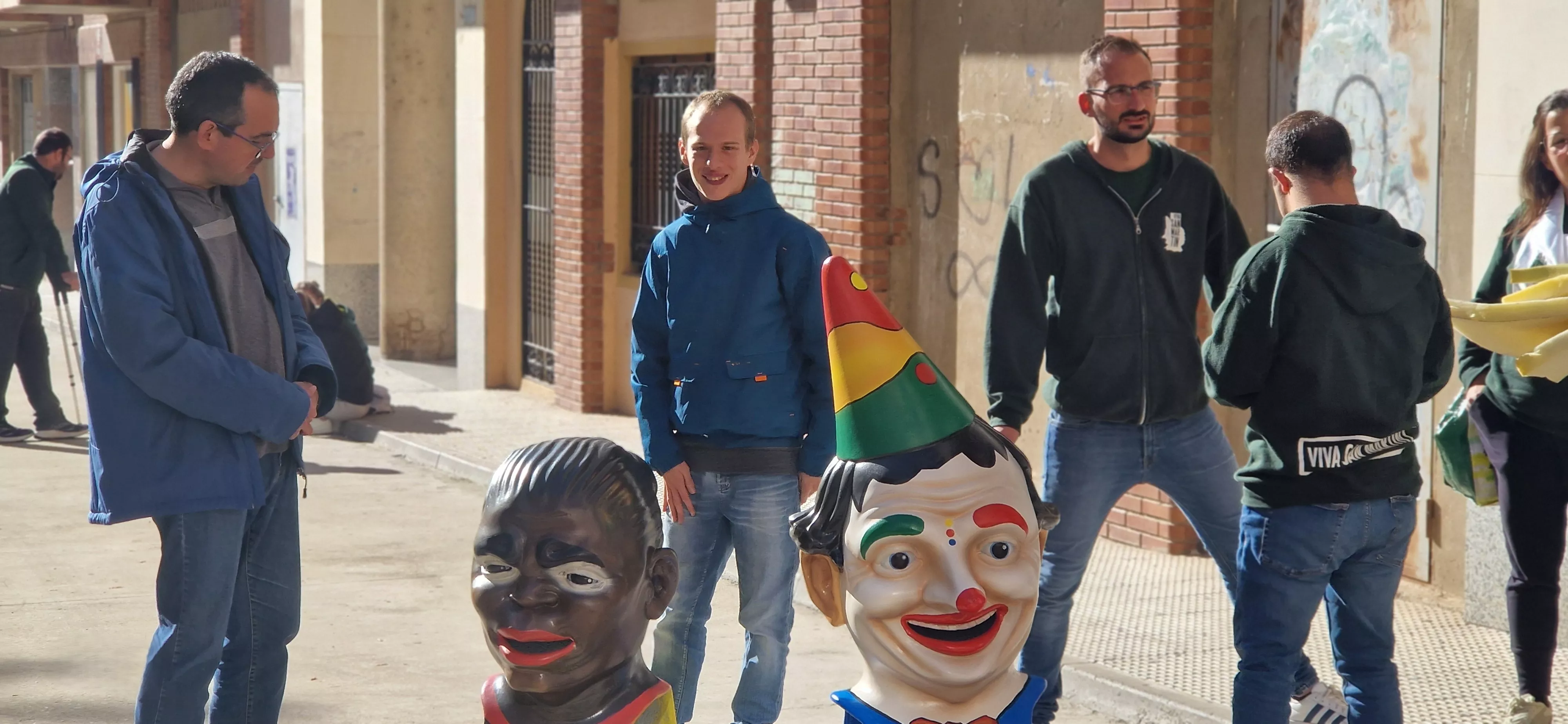 Visita de la Abueleta y el Payaso al centro de adultos de Down Huesca. Foto Myriam Martínez