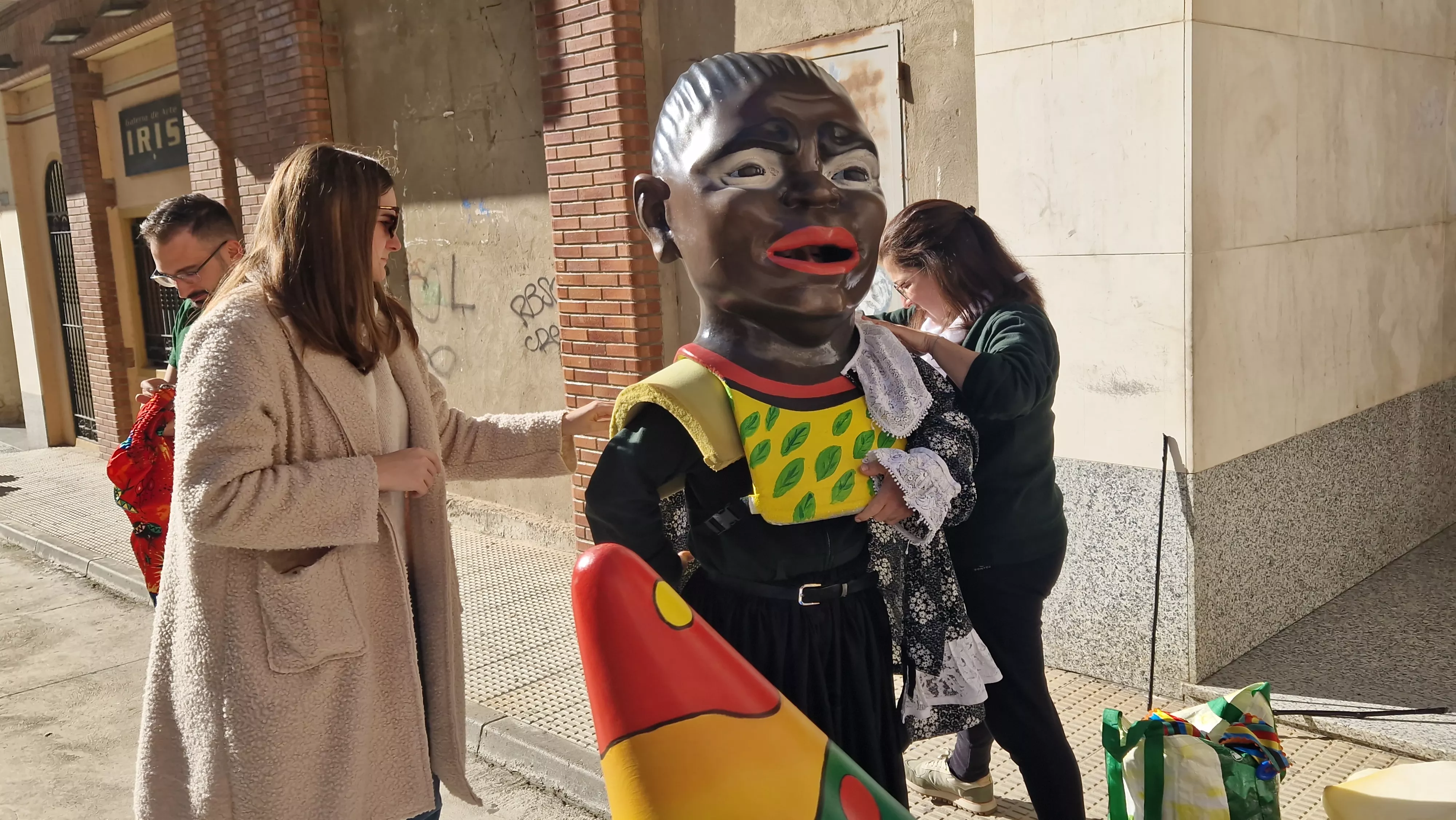 Visita de la Abueleta y el Payaso al centro de adultos de Down Huesca. Foto Myriam Martínez