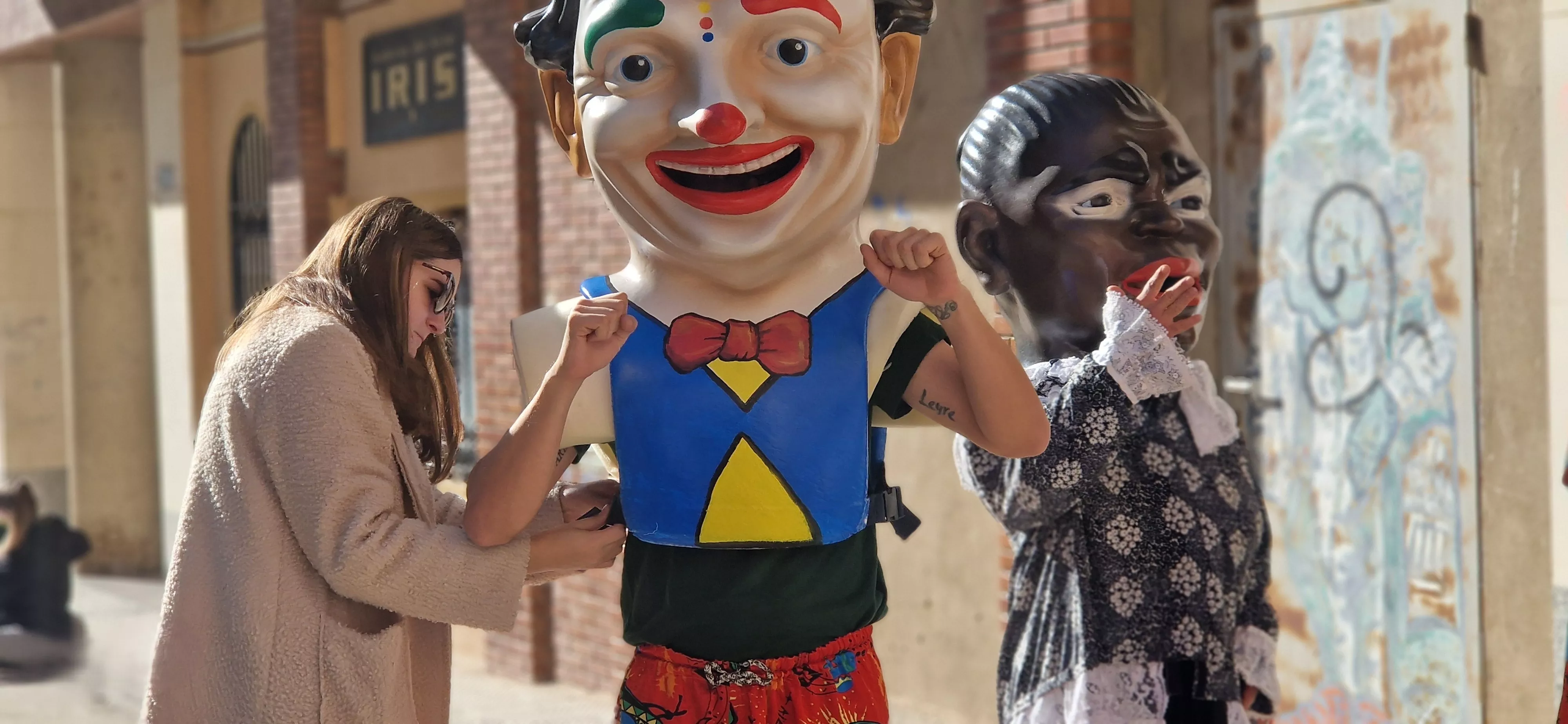 Visita de la Abueleta y el Payaso al centro de adultos de Down Huesca. Foto Myriam Martínez
