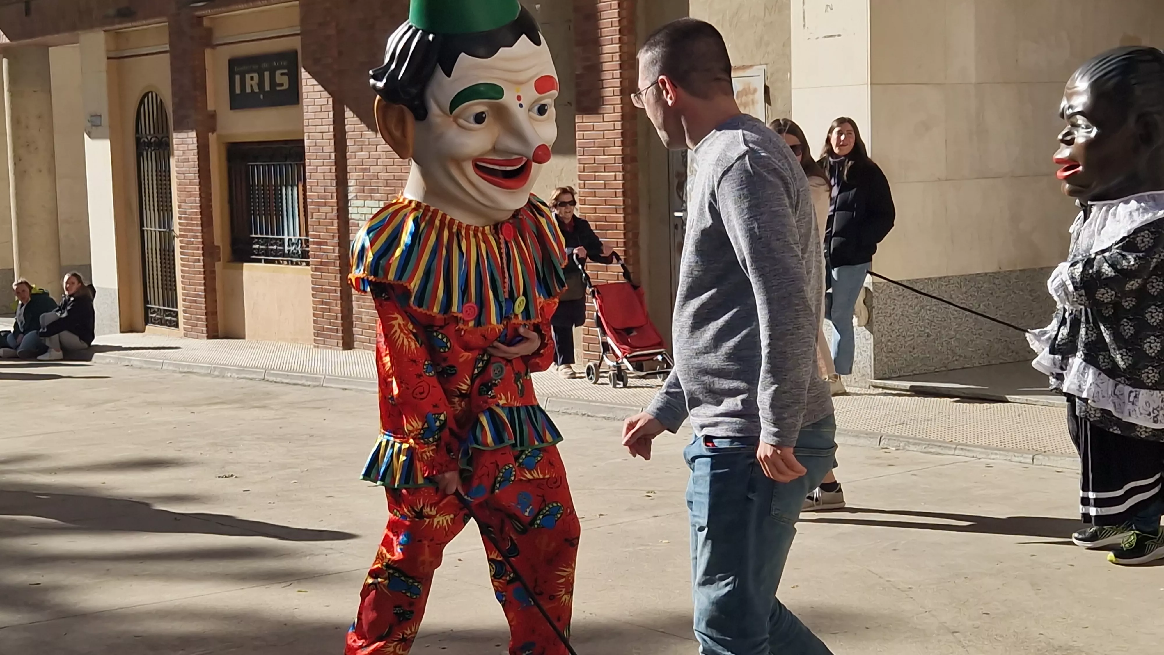 Visita de la Abueleta y el Payaso al centro de adultos de Down Huesca. Foto Myriam Martínez