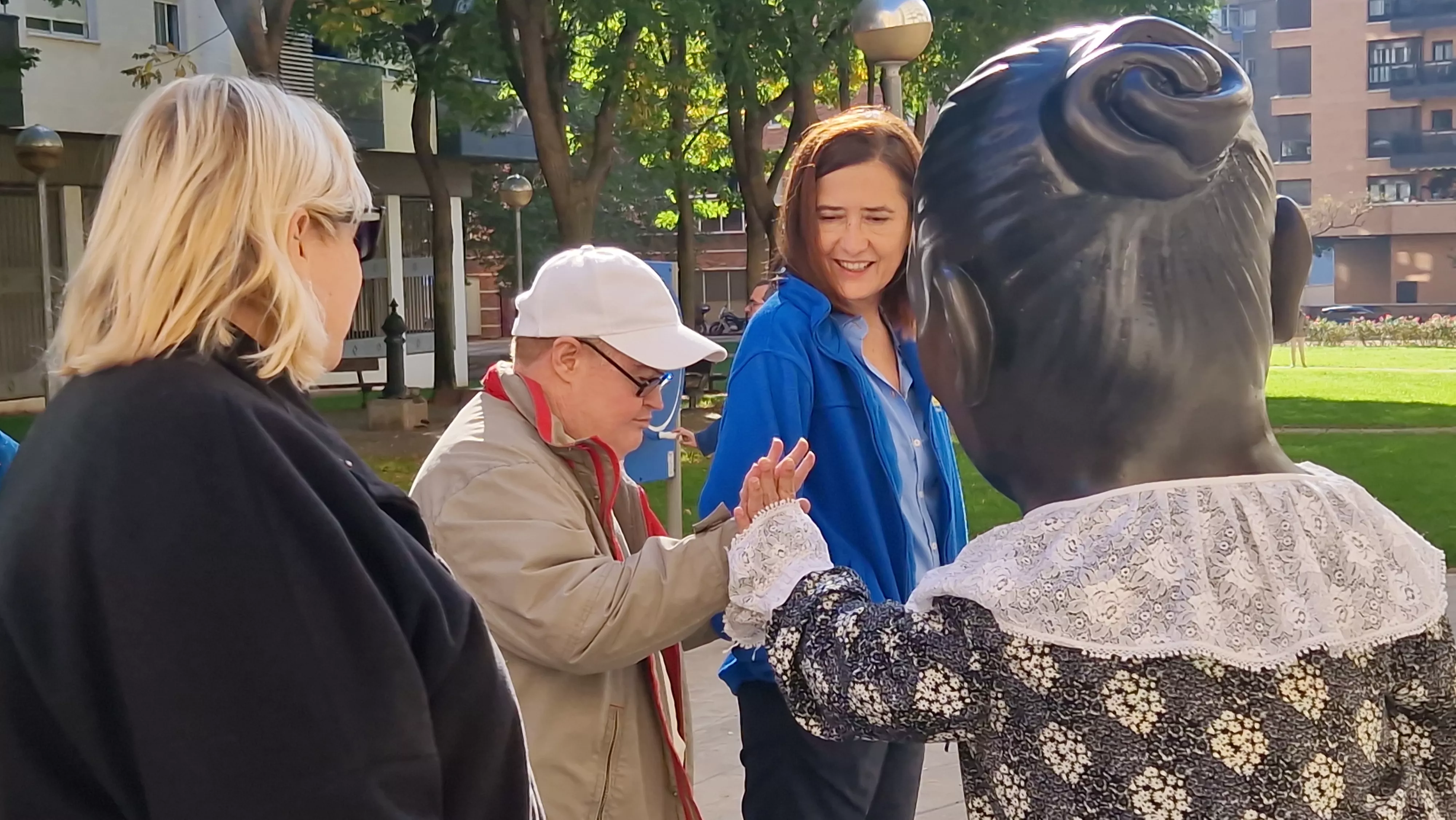 Visita de la Abueleta y el Payaso al centro de adultos de Down Huesca. Foto Myriam Martínez