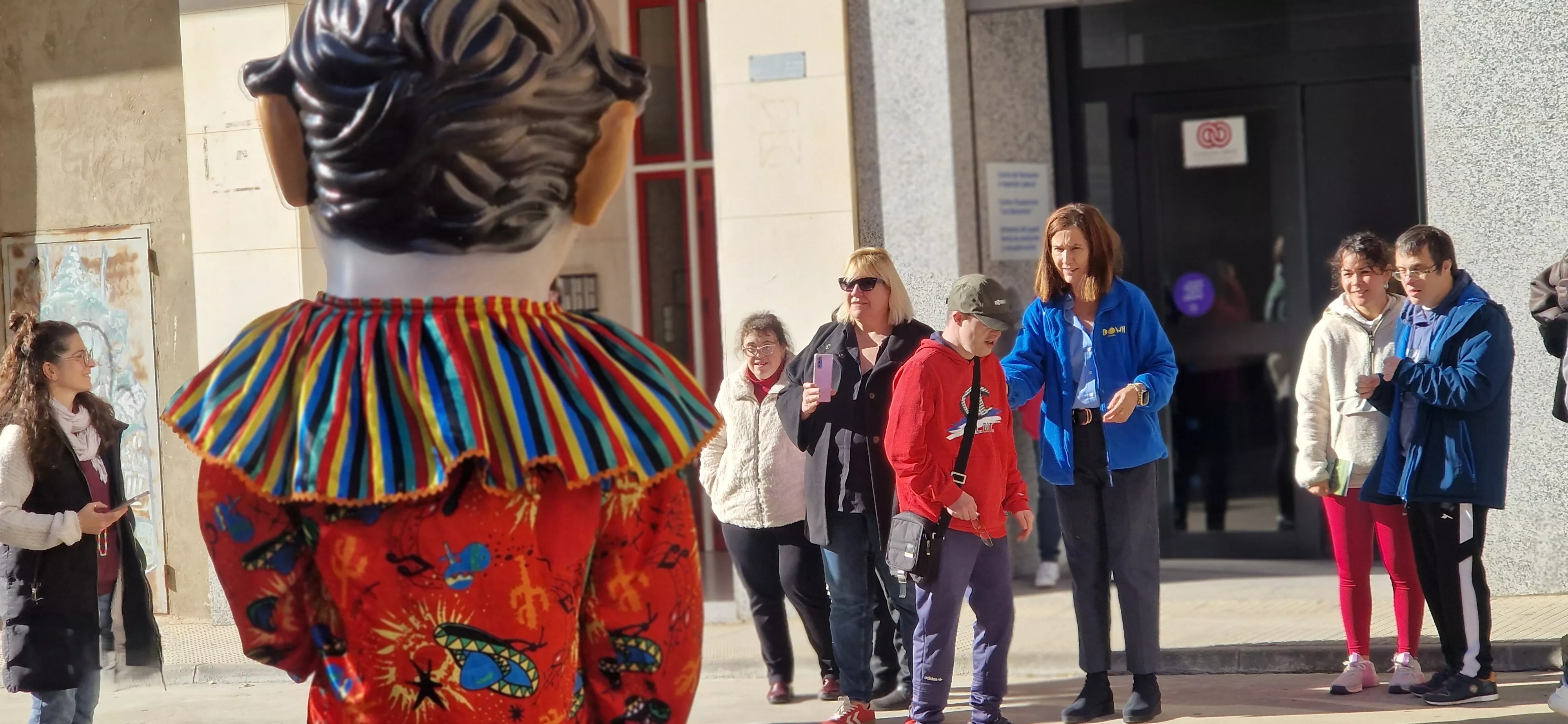 Visita de la Abueleta y el Payaso al centro de adultos de Down Huesca. Foto Myriam Martínez