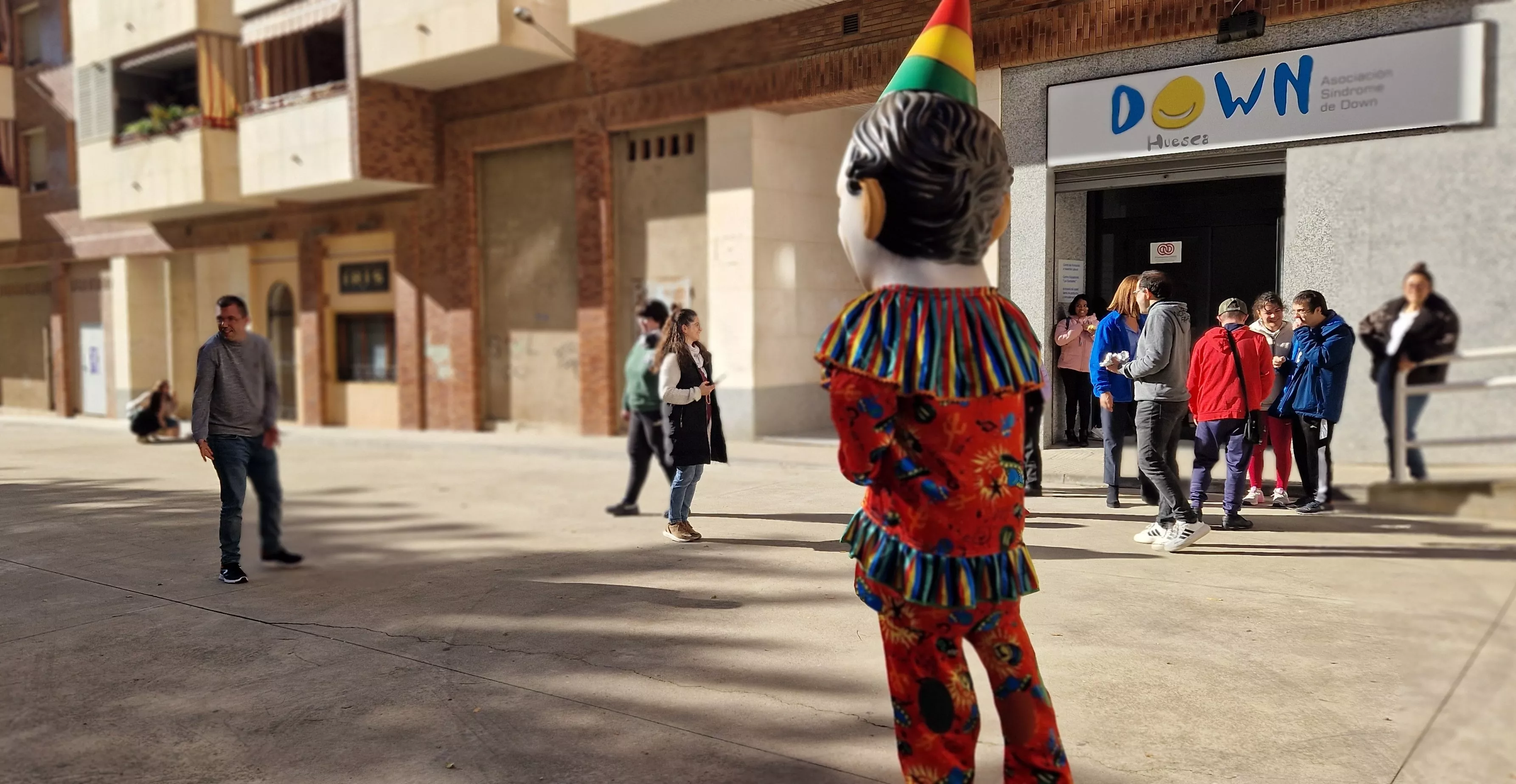 Visita de la Abueleta y el Payaso al centro de adultos de Down Huesca. Foto Myriam Martínez