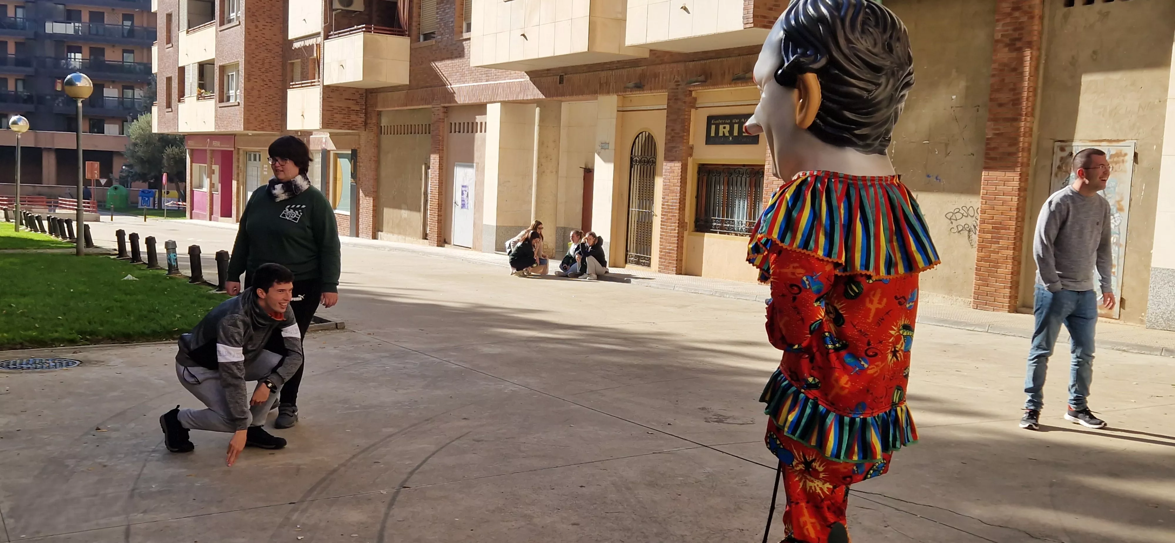 Visita de la Abueleta y el Payaso al centro de adultos de Down Huesca. Foto Myriam Martínez