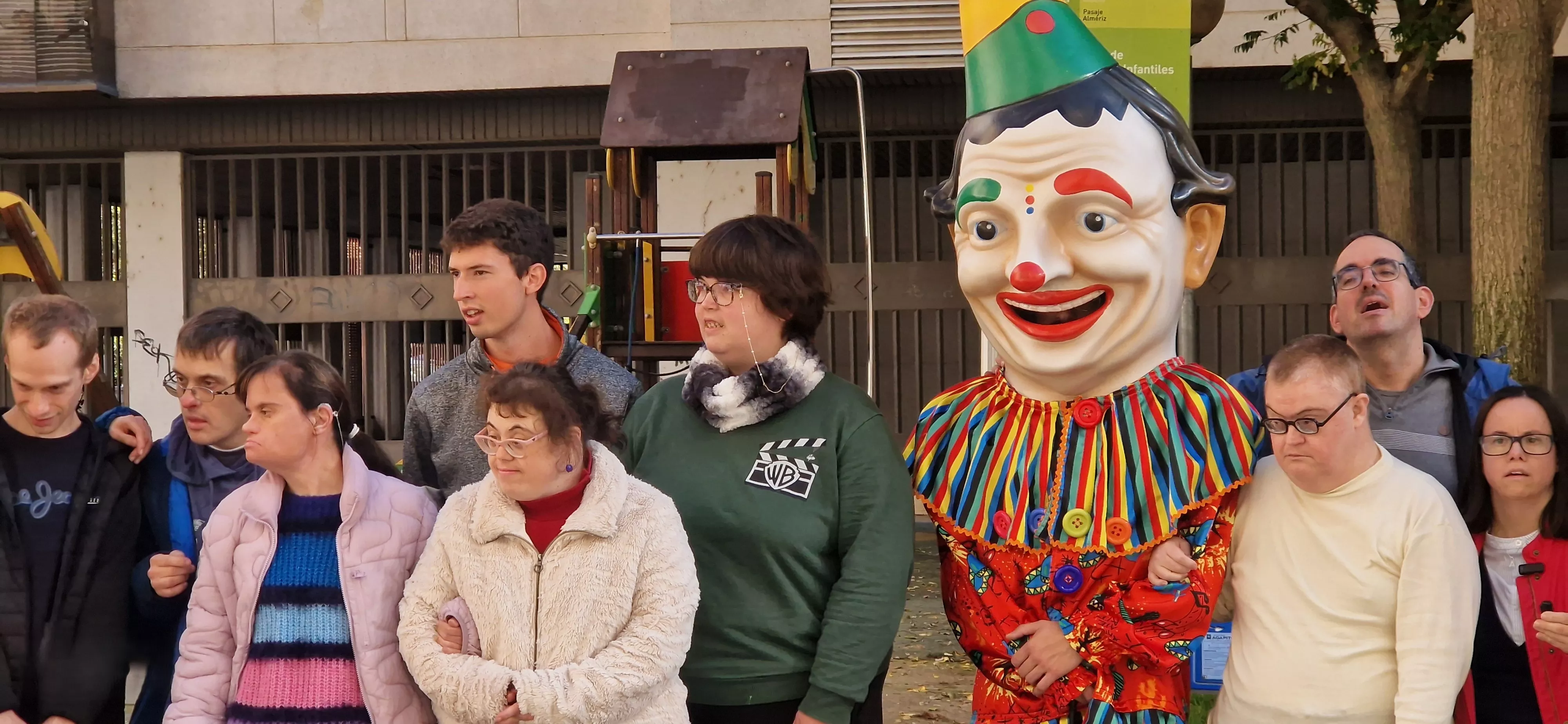 Visita de la Abueleta y el Payaso al centro de adultos de Down Huesca. Foto Myriam Martínez
