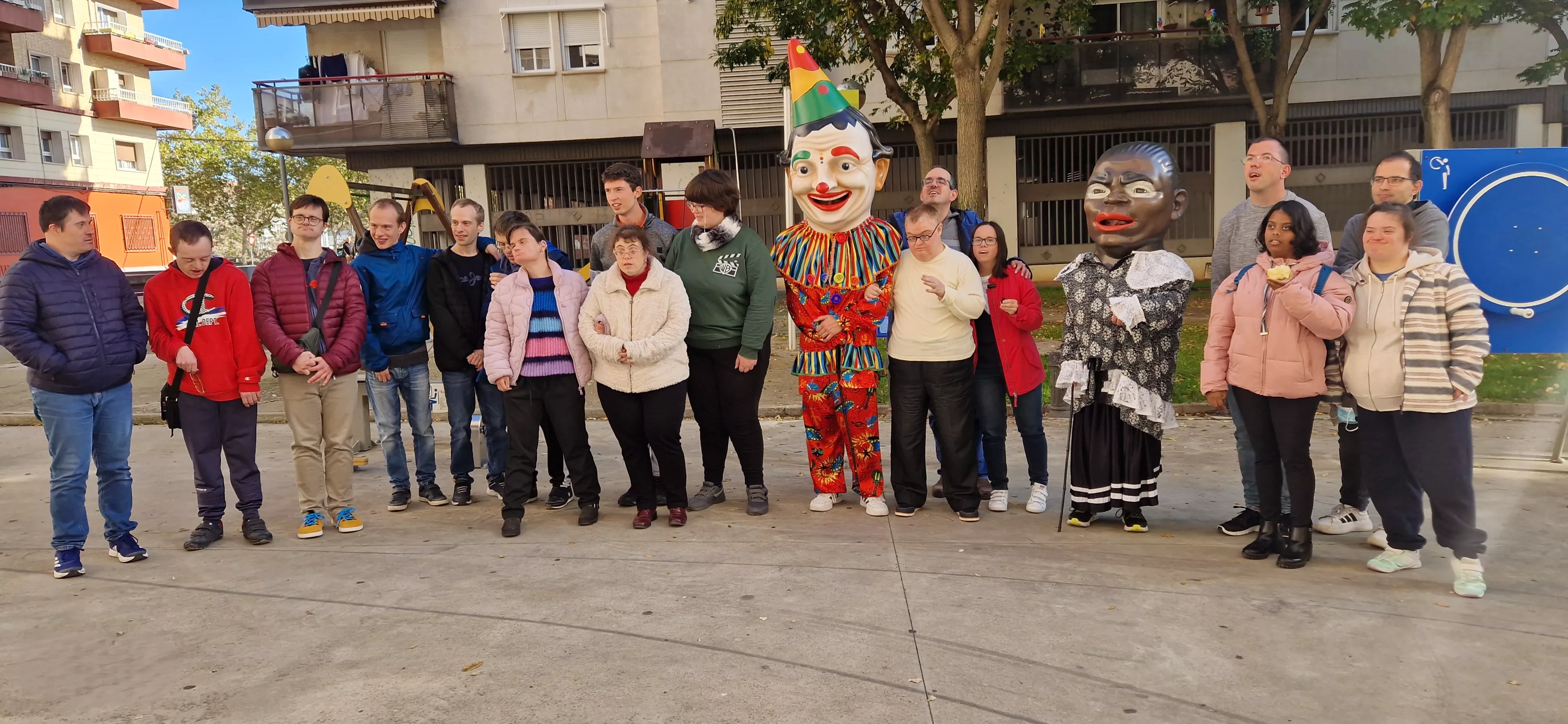 Visita de la Abueleta y el Payaso al centro de adultos de Down Huesca. Foto Myriam Martínez