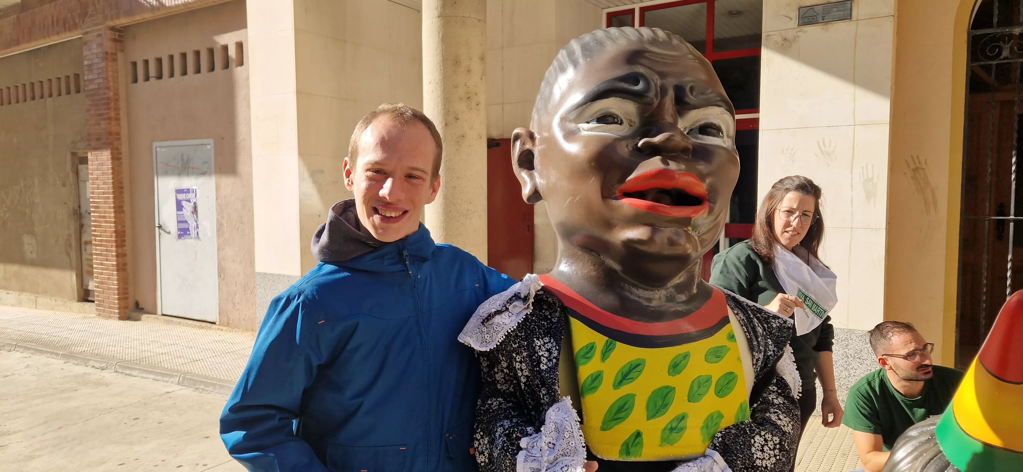 Visita de la Abueleta y el Payaso al centro de adultos de Down Huesca. Foto Myriam Martínez