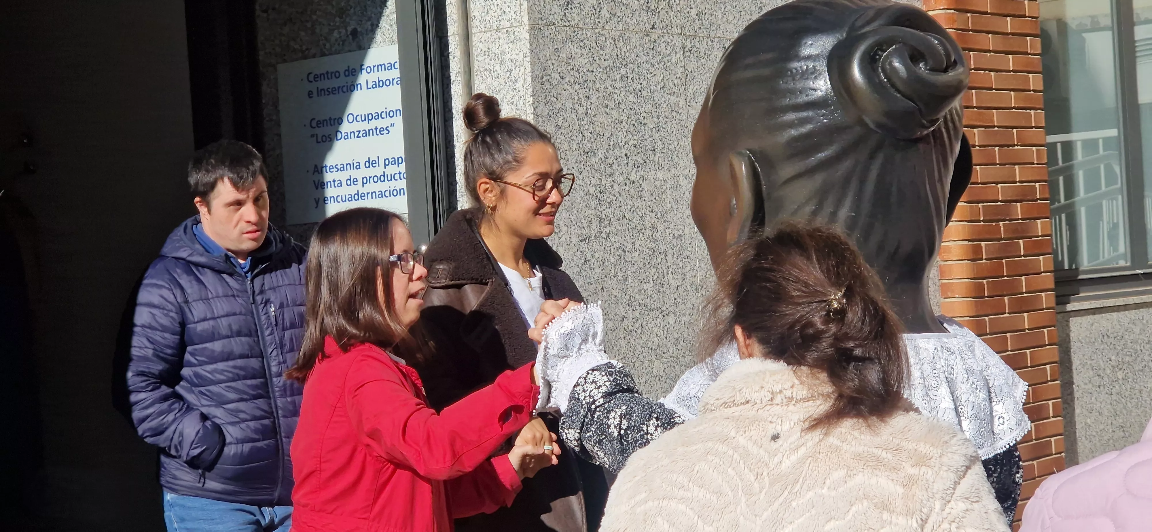 Visita de la Abueleta y el Payaso al centro de adultos de Down Huesca. Foto Myriam Martínez
