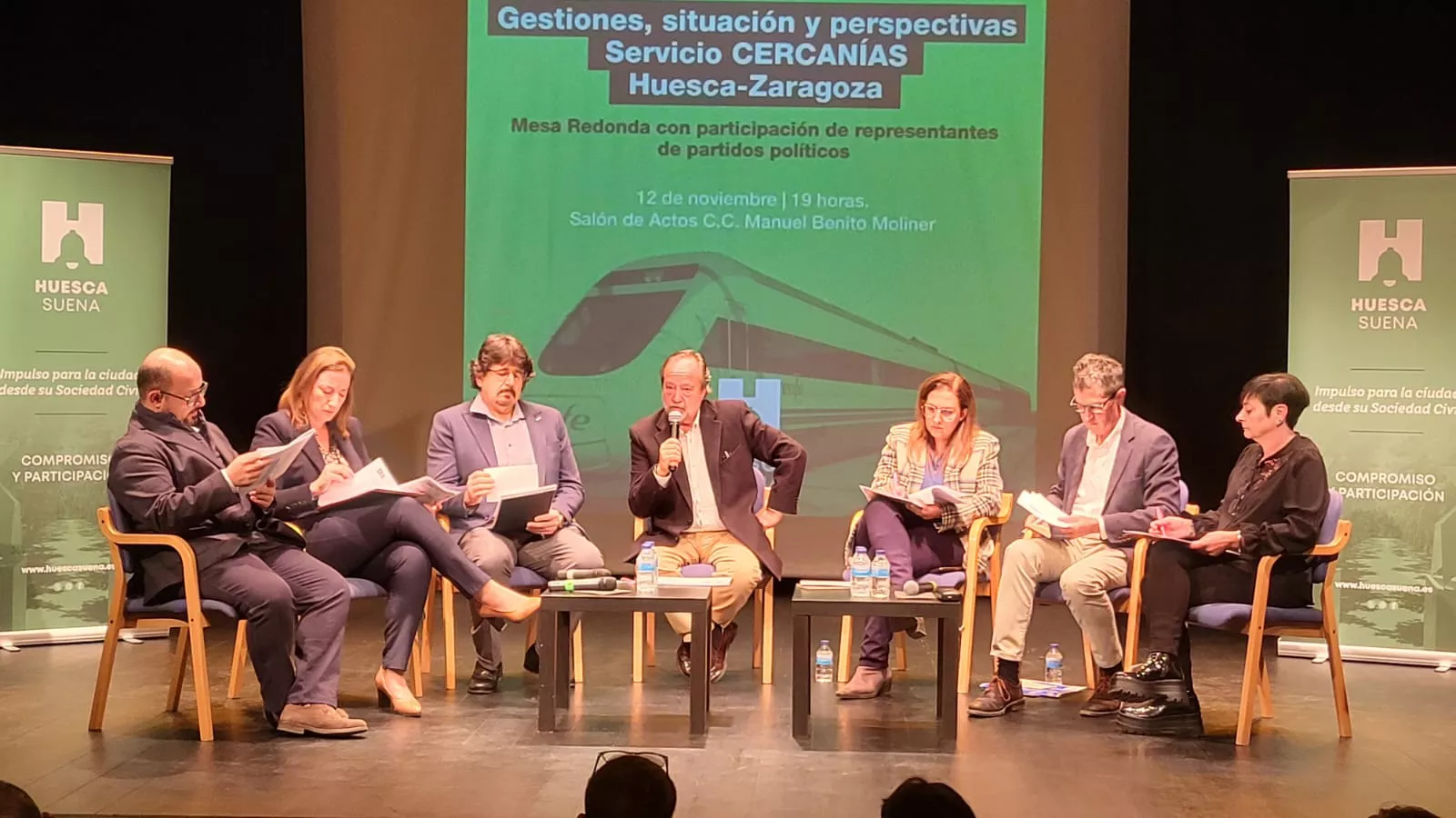 Alberto Izquierdo, María Rodrigo, José Luis Rubió, Pedro Camarero, Pilar Buj, Antonio Romero y Sonia Alastruey en el debate sobre el Cercanías Huesca-Zaragoza organizado por Huesca Suena Alberto Izquierdo, María Rodrigo, José Luis Rubió, Pedro Camarero, Pilar Buj, Antonio Romero y Sonia Alastruey en el debate sobre el Cercanías Huesca-Zaragoza organizado por Huesca Suena