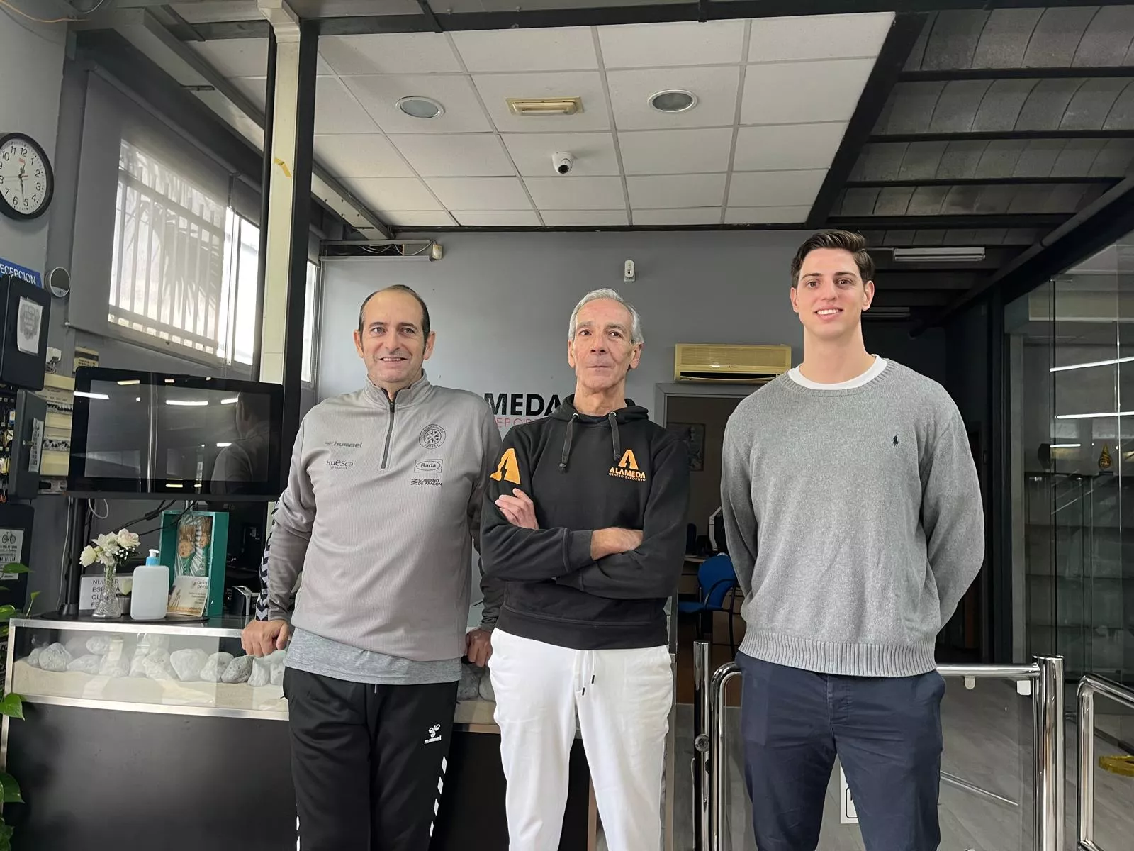 Nolasco, Manuel e Ian Moya, en el Centro Deportivo Alameda. Bada Huesca quiere "hacerse notar" ante Granollers. Foto: Adri Mora