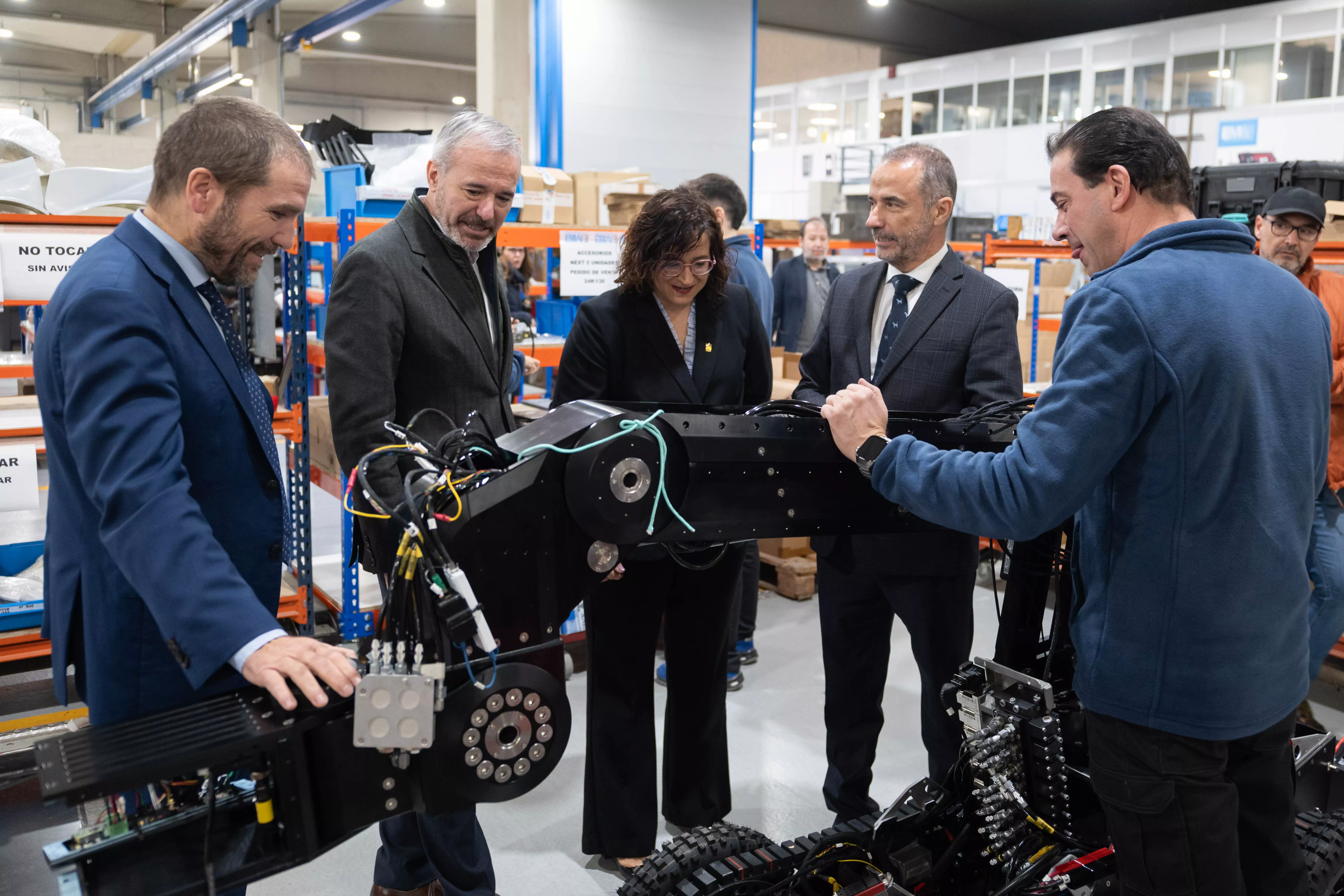 Azcón ha visitado la empresa Escribano Mechanical & Engineering en Binéfar.