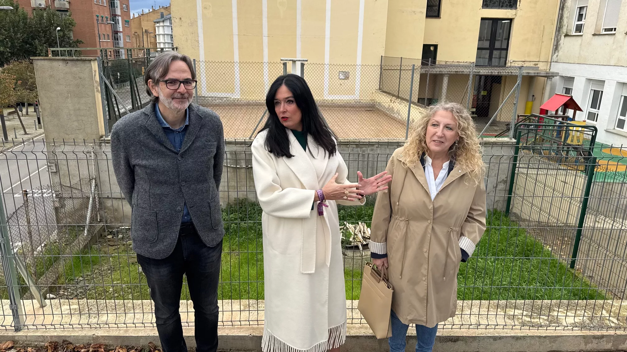 Iván Rodríguez, Lorena Orduna y Susana Oliván, en la calle Desengaño.