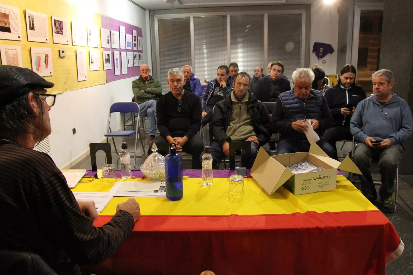 Presentación de la exposición en el Centro Republicano de Huesca. Foto Carlos Neofato