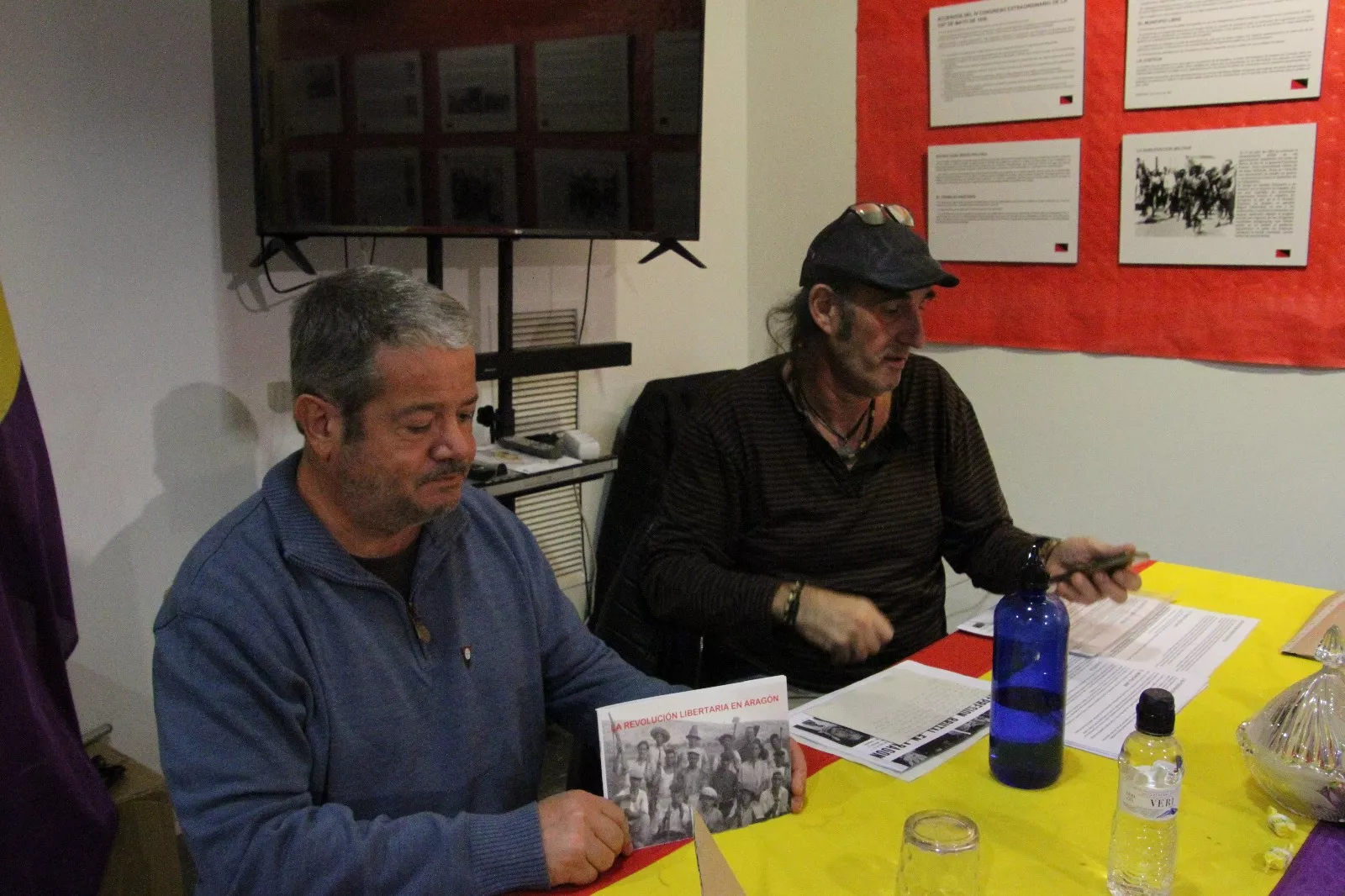 Presentación de la exposición en el Centro Republicano de Huesca. Foto Carlos Neofato