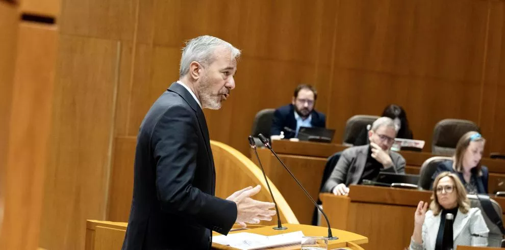 Jorge Azcón en las Cortes este jueves