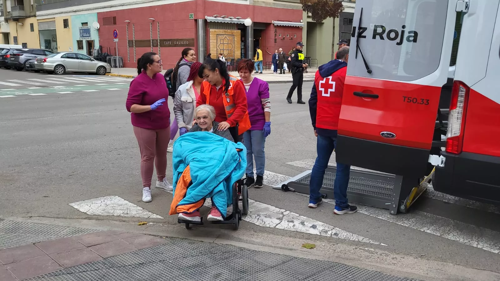 Llegada de los residentes de Villafranca de Ebro a Huesca. Foto Javier García Antón