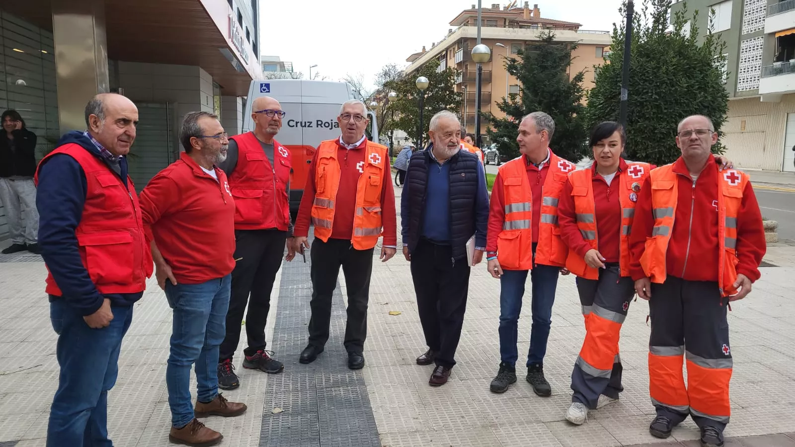 Llegada de los residentes de Villafranca de Ebro a Huesca. Foto Javier García Antón