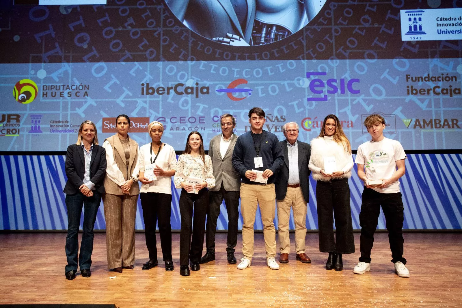 Jurado y participantes en el Bombillas Rotas del SIE en el Palacio de Congresos