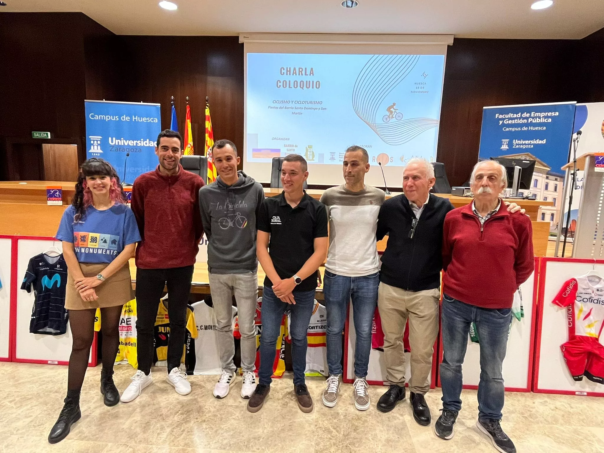 Charla-coloquio de ciclismo de las Fiestas del Barrio de Santo Domingo y San Martin. Foto Adrián Mora