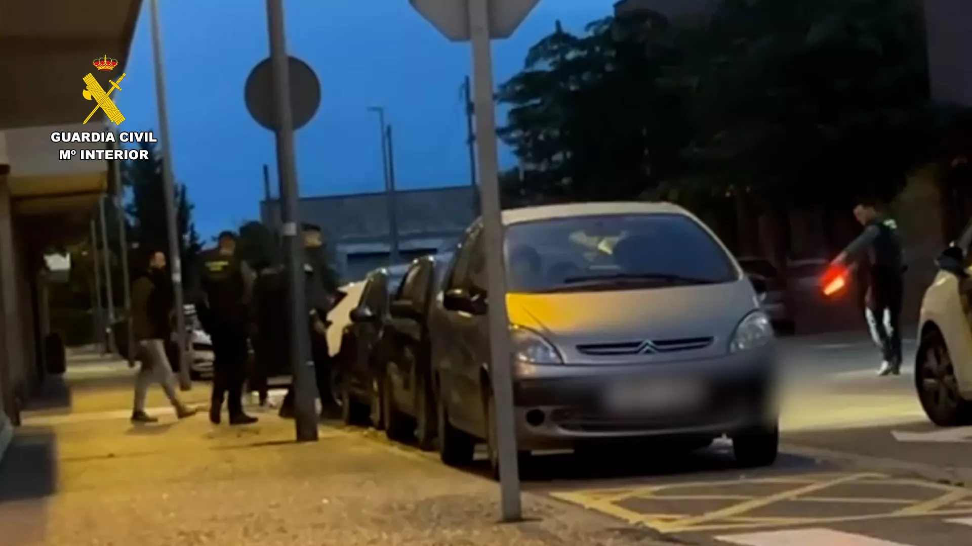 Momento de la detención del autor del acoso en Fraga