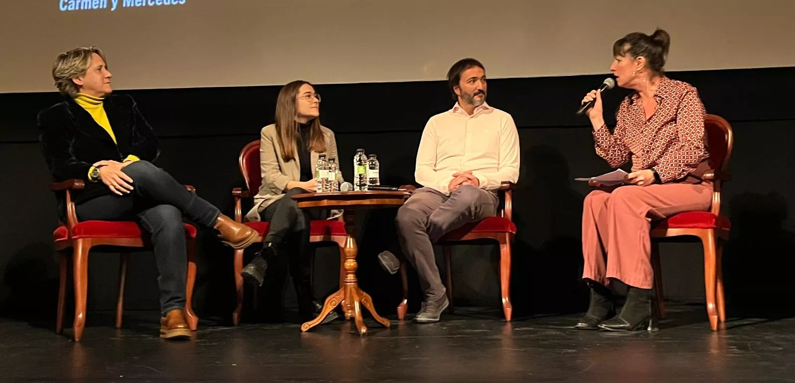 Paula Labordeta, Lucía Torner, Daniel Pérez y Estela Rasal en el Cine Fórum social de Cruz Blanca. Foto Mercedes Manterola