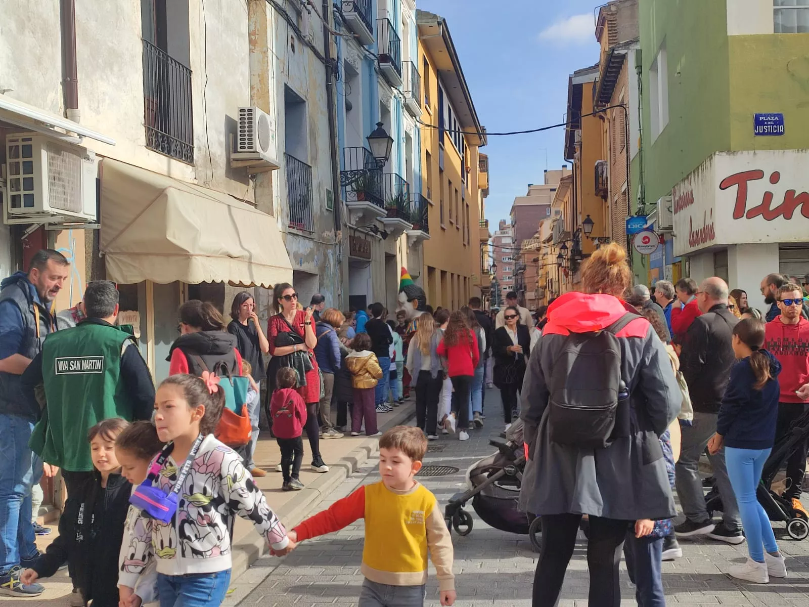 Última salida del Payaso y la Abueleta en las fiestas de San Martín en Huesca.