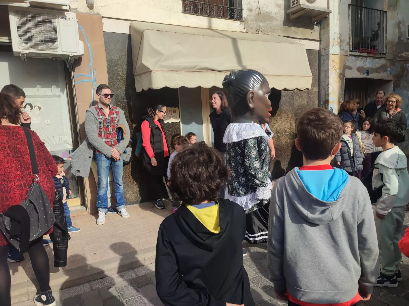 Última salida del Payaso y la Abueleta en las fiestas de San Martín en Huesca.