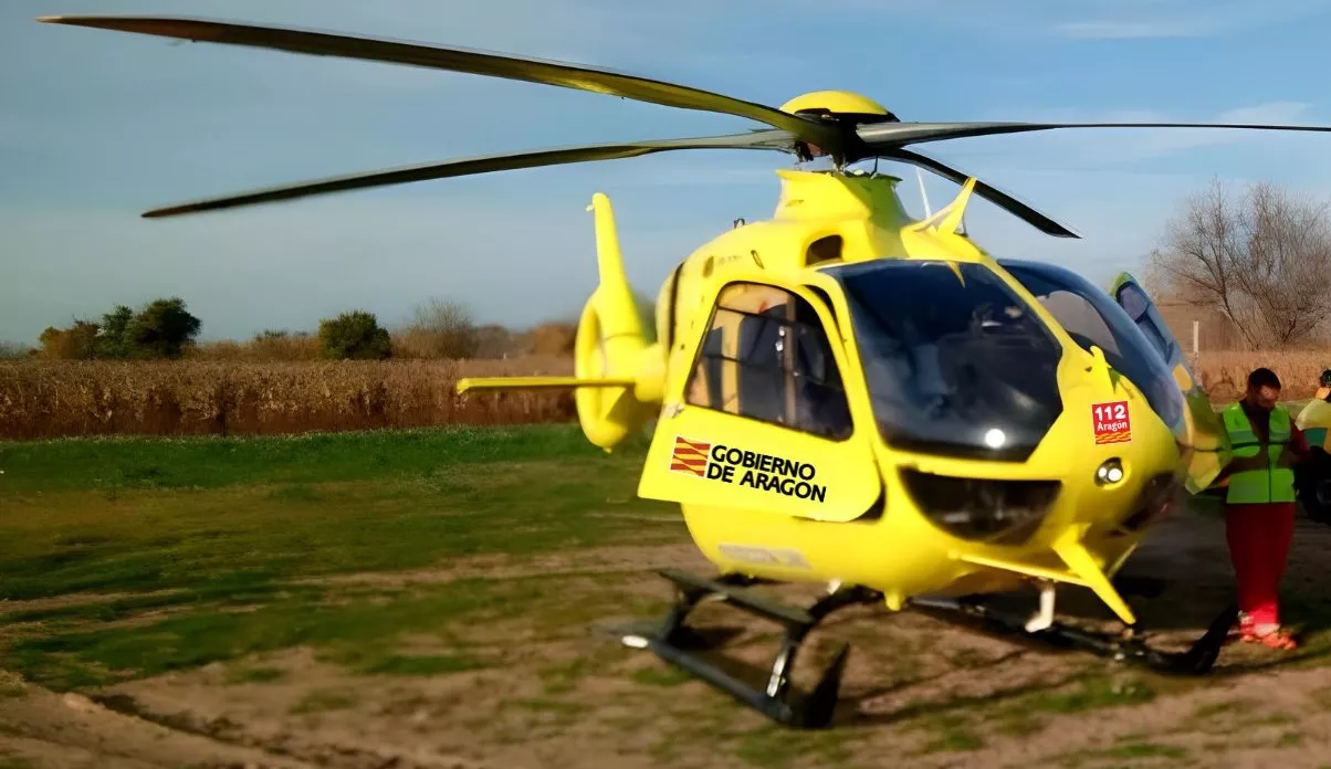 El helicóptero del 112 ha trasladado al motorista herido grave al hospital Miguel Servet.