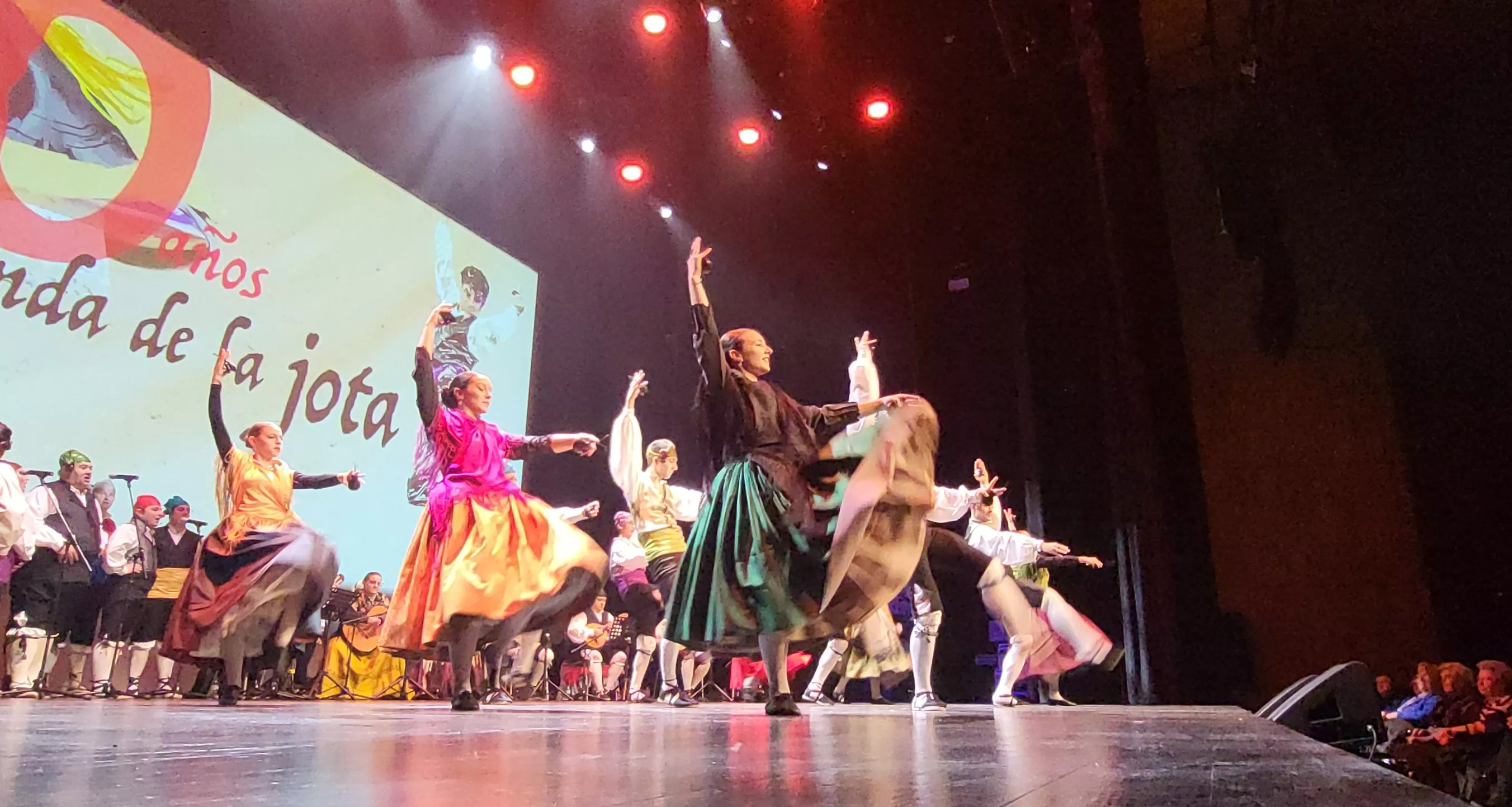 Gala "30 años por la senda de la jota" de la Elenco Aragonés. Foto Mercedes Manterola