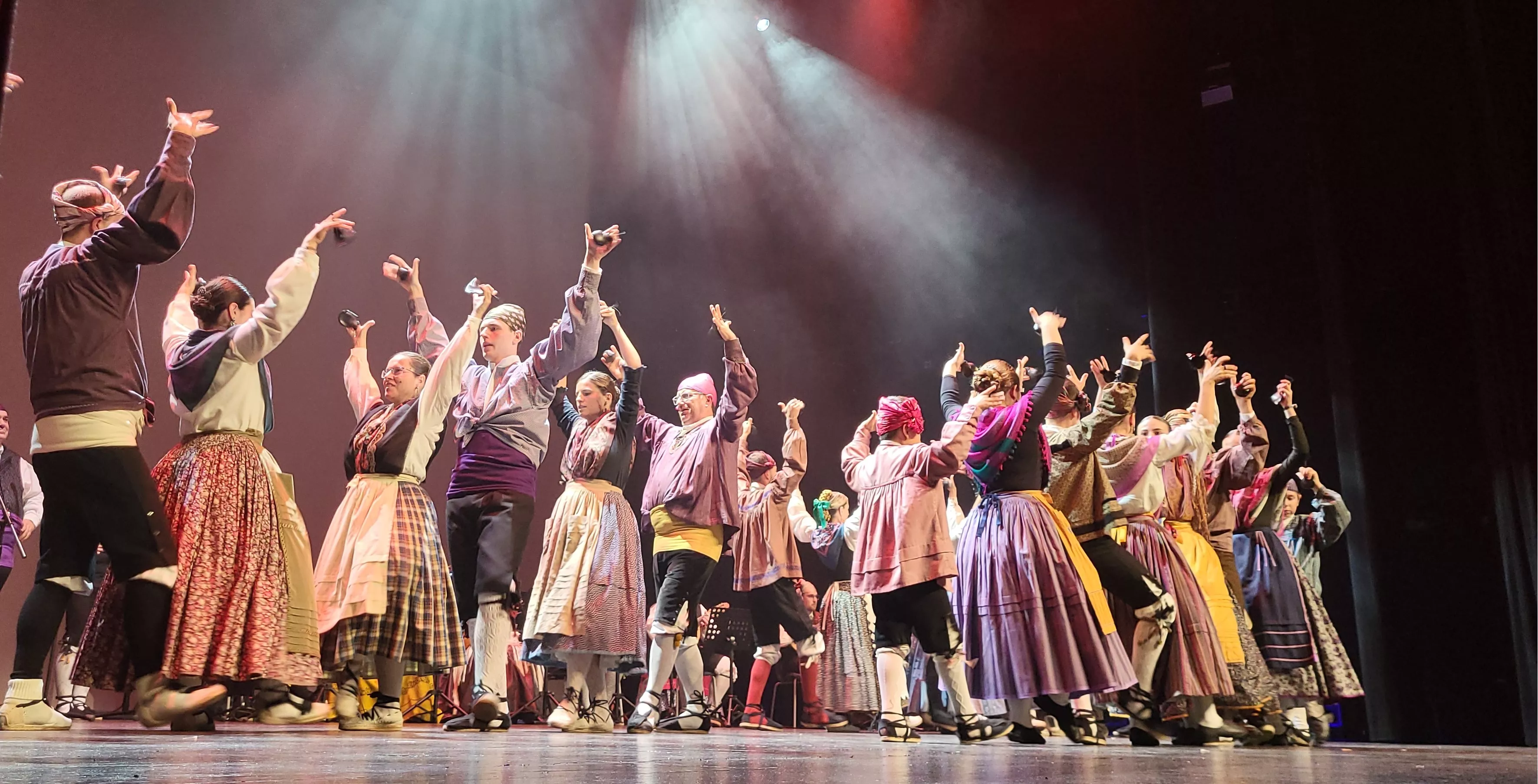 Gala "30 años por la senda de la jota" de la Elenco Aragonés. Foto Mercedes Manterola