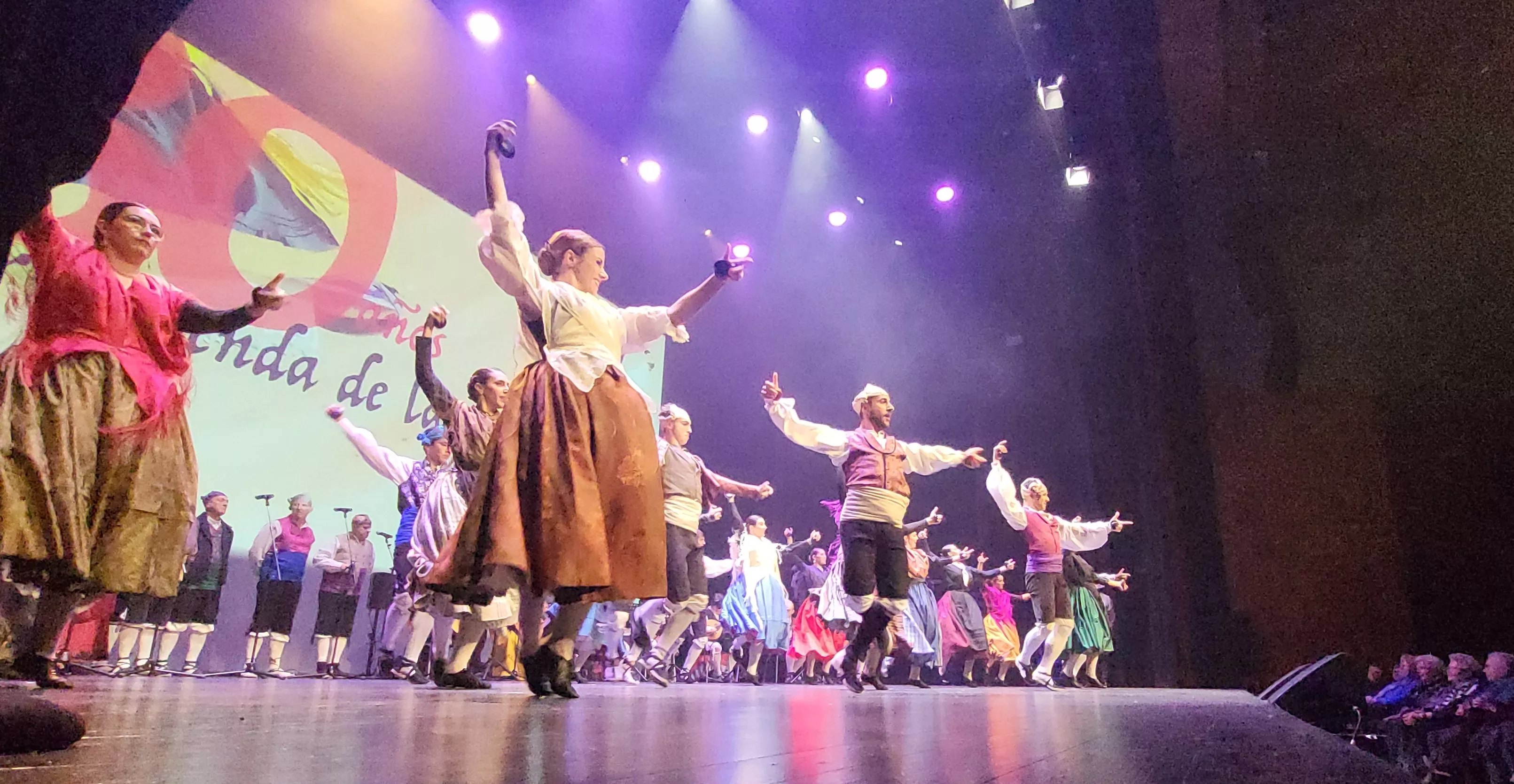 Gala "30 años por la senda de la jota" de la Elenco Aragonés. Foto Mercedes Manterola