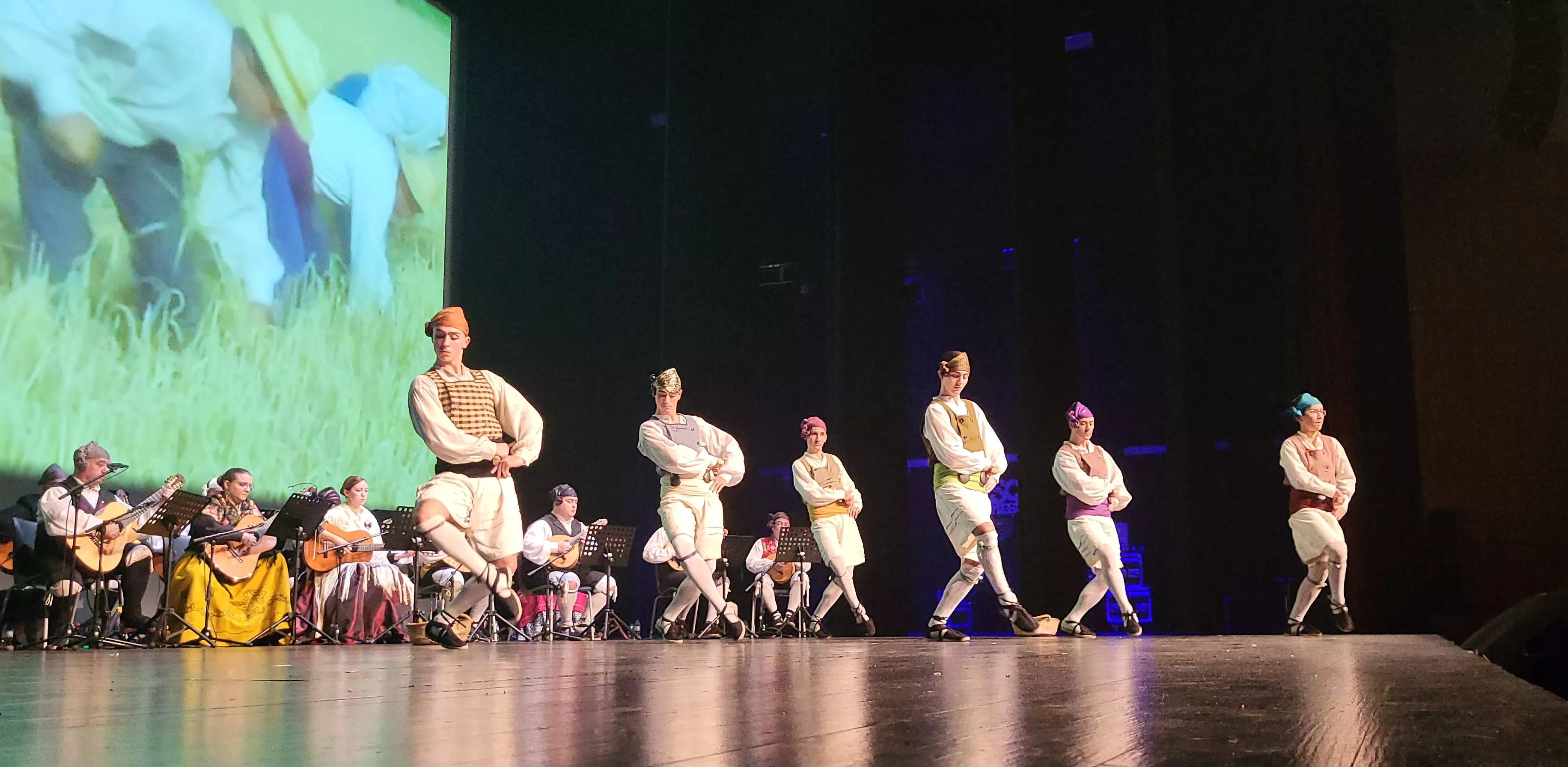 Gala "30 años por la senda de la jota" de la Elenco Aragonés. Foto Mercedes Manterola
