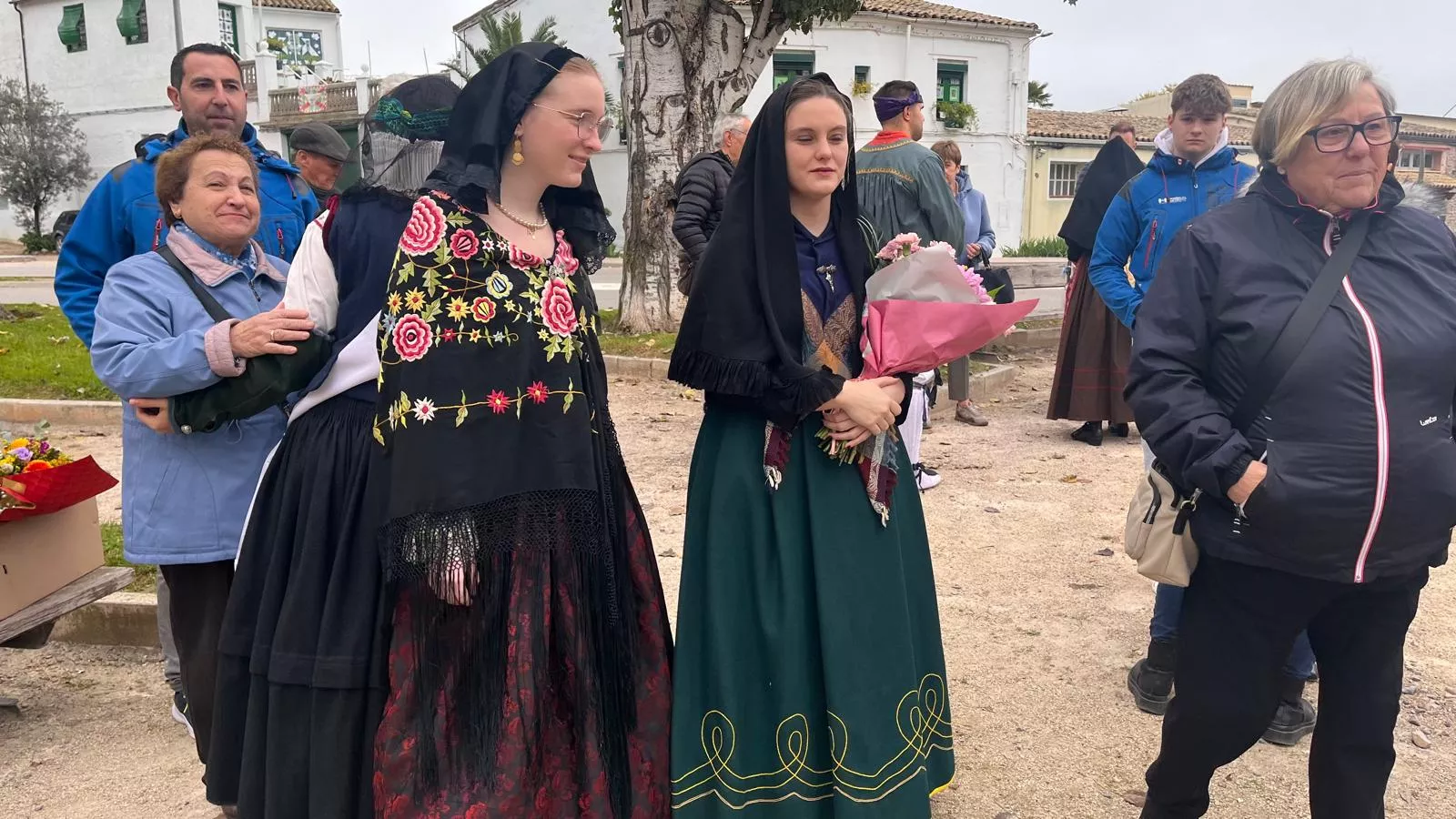 Ofrenda de Flores y Frutos al Santo en las fiestas de San Martín. Foto Mercedes Manterola