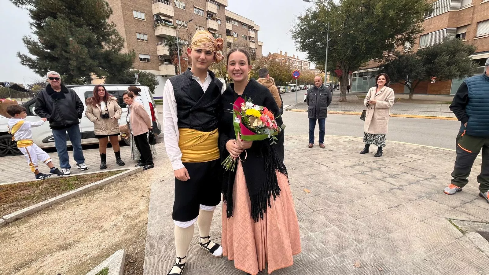 Ofrenda de Flores y Frutos al Santo en las fiestas de San Martín. Foto Mercedes Manterola