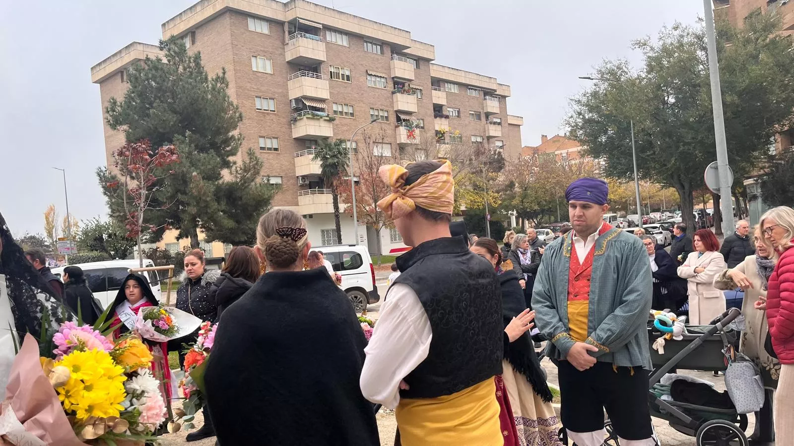Ofrenda de Flores y Frutos al Santo en las fiestas de San Martín. Foto Mercedes Manterola