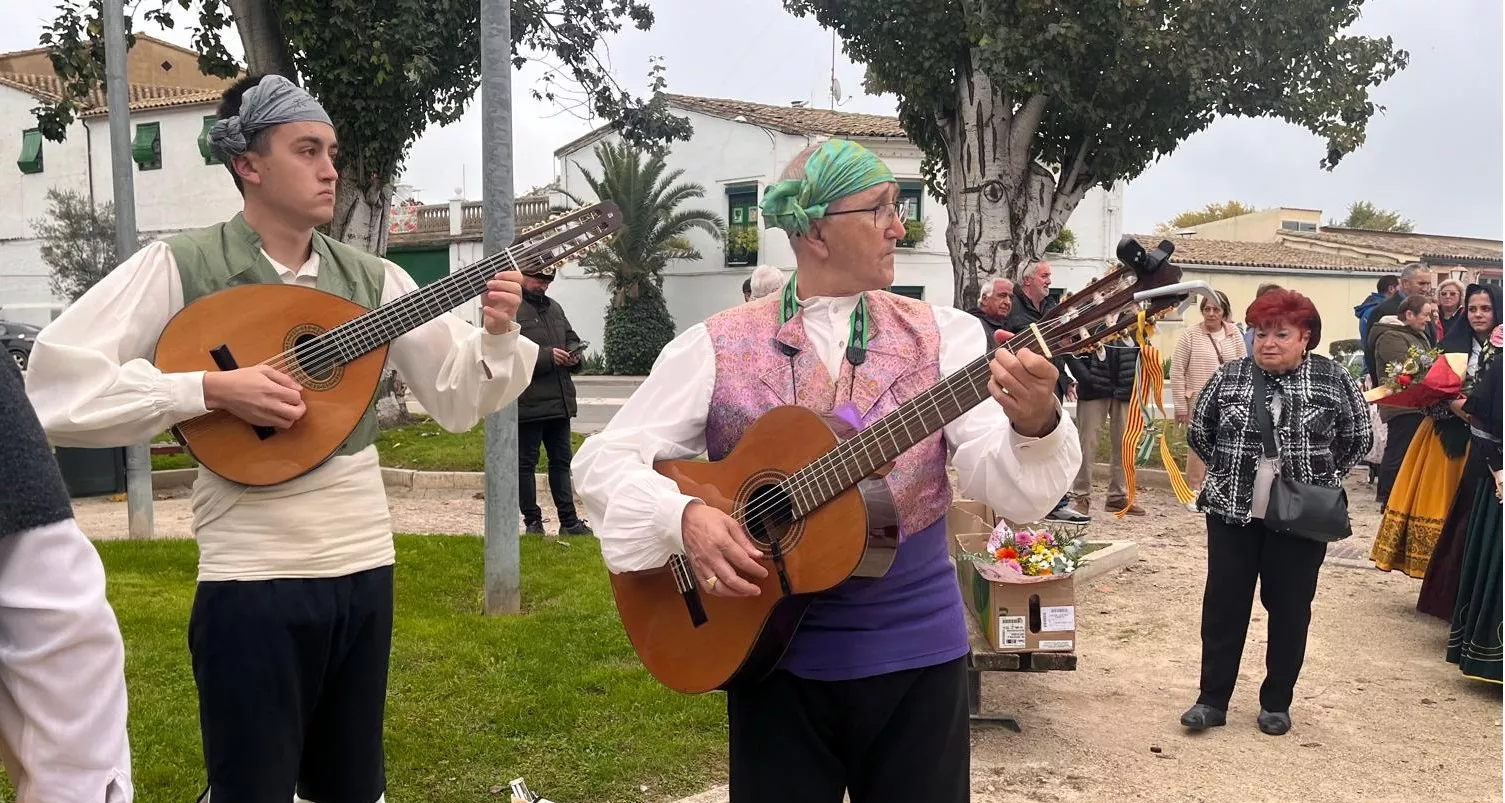 Ofrenda de Flores y Frutos al Santo en las fiestas de San Martín. Foto Mercedes Manterola