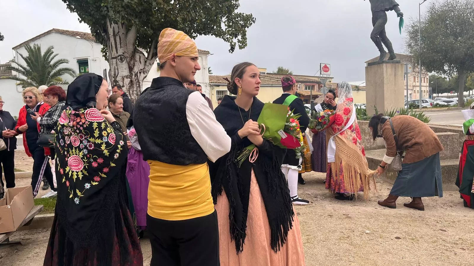 Ofrenda de Flores y Frutos al Santo en las fiestas de San Martín. Foto Mercedes Manterola