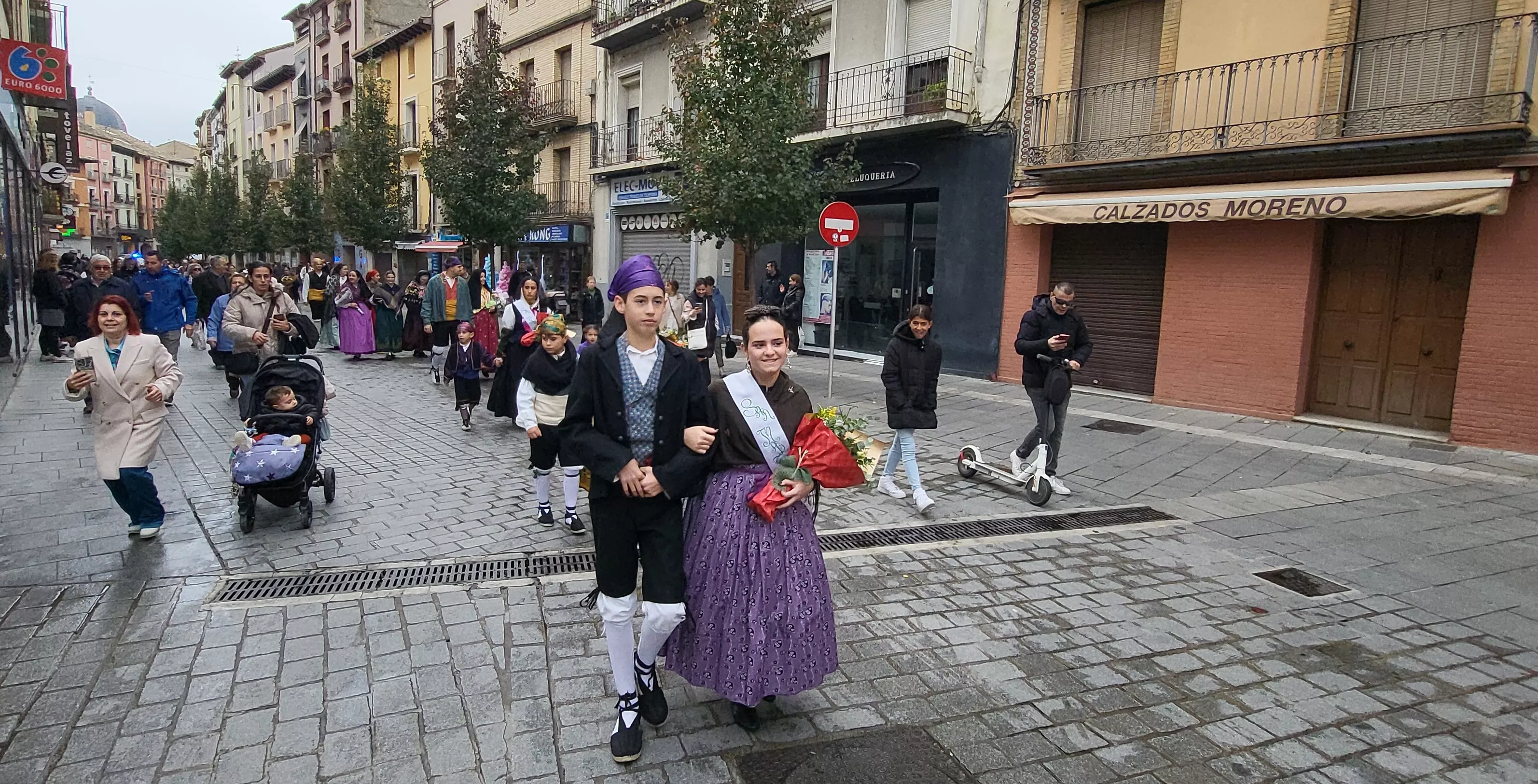 Ofrenda de Flores y Frutos al Santo en las fiestas de San Martín. Foto Mercedes Manterola