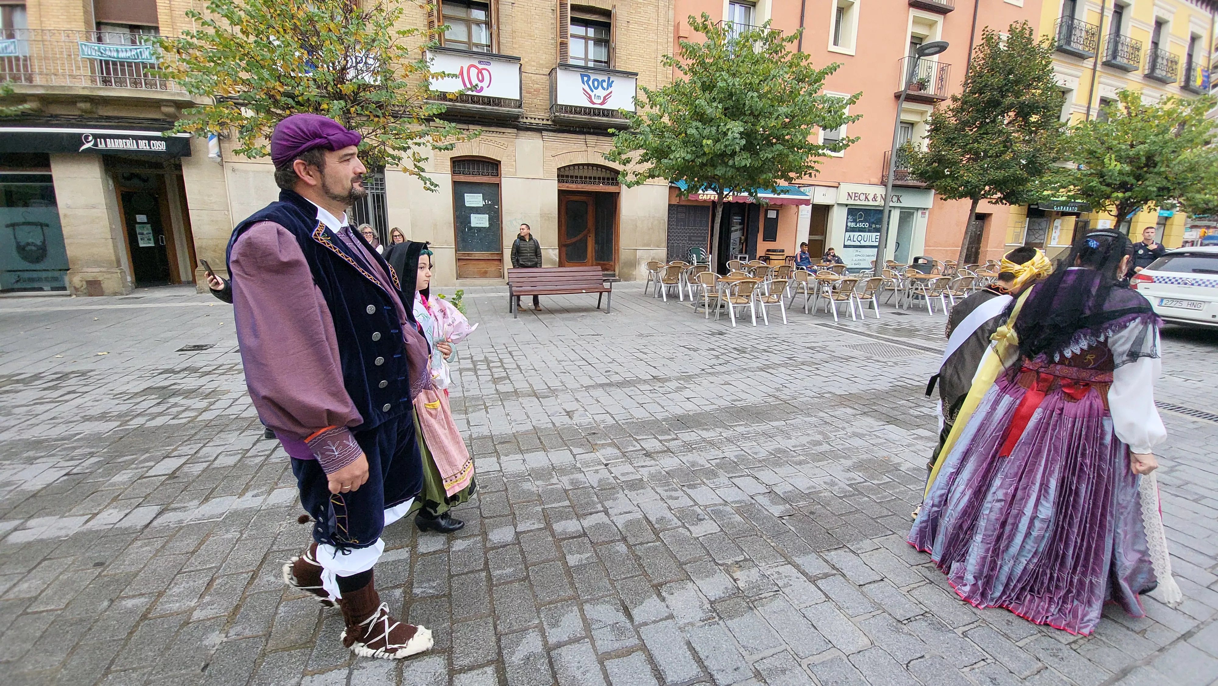 Ofrenda de Flores y Frutos al Santo en las fiestas de San Martín. Foto Mercedes Manterola