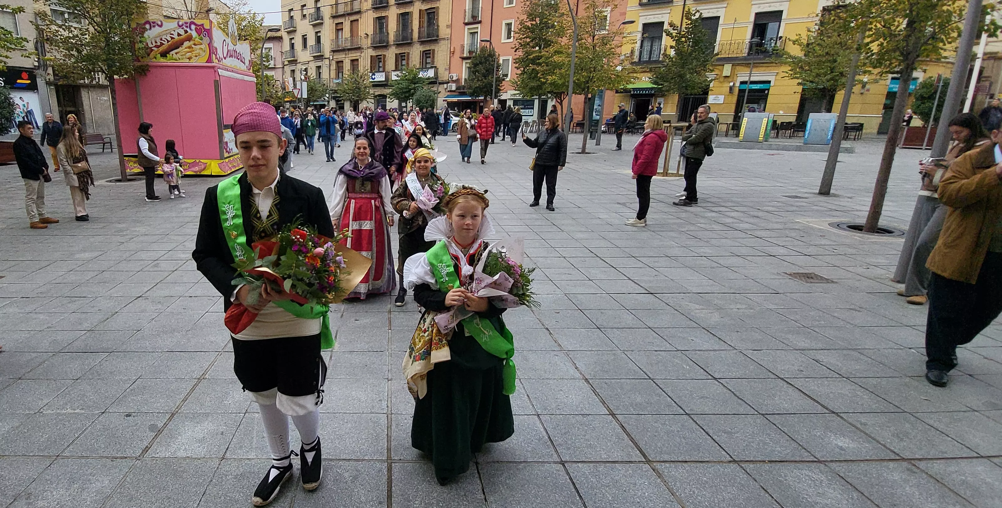 Ofrenda de Flores y Frutos al Santo en las fiestas de San Martín. Foto Mercedes Manterola