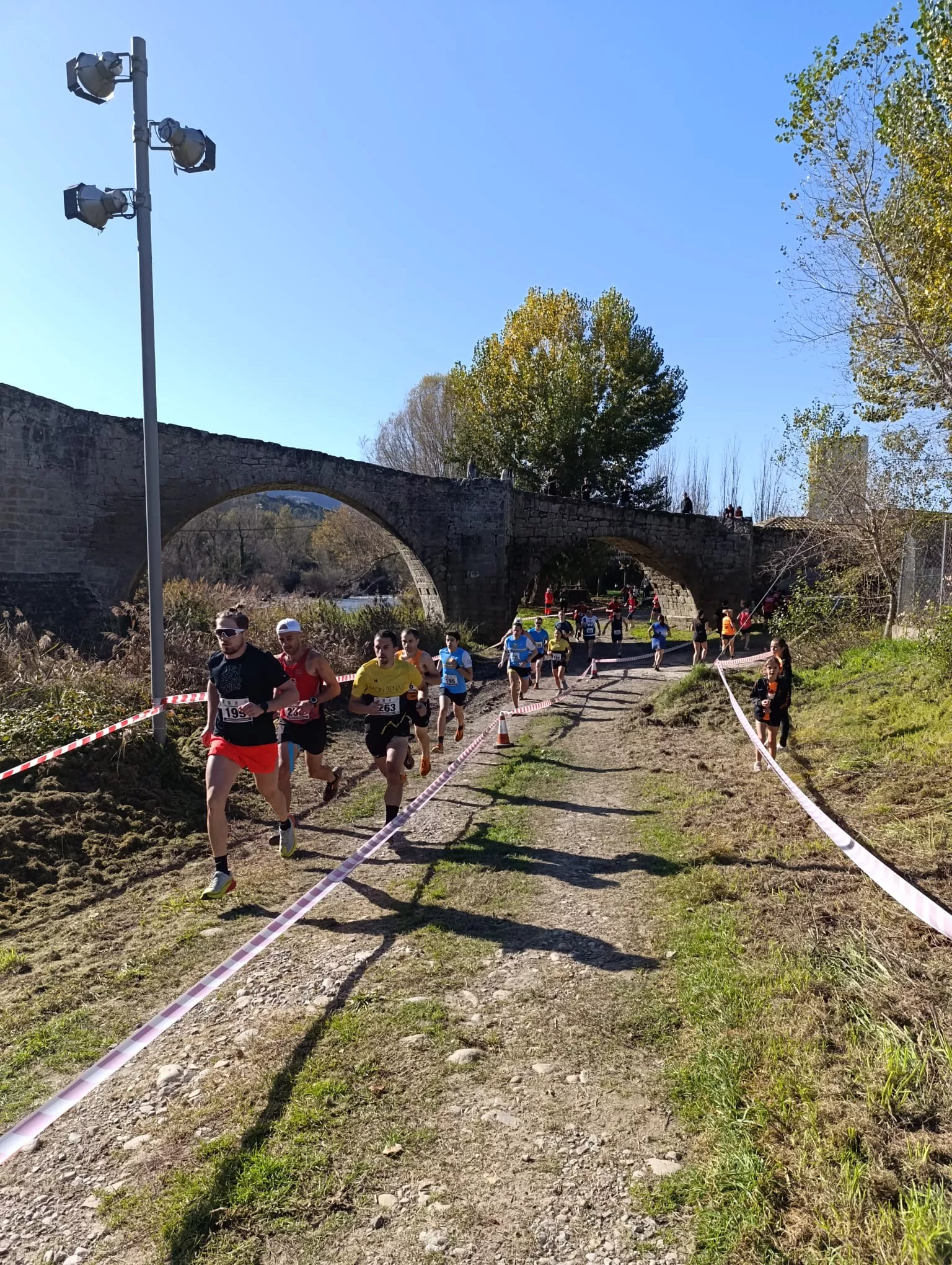 El Puente Romano, atractivo en el Cross de Capella.