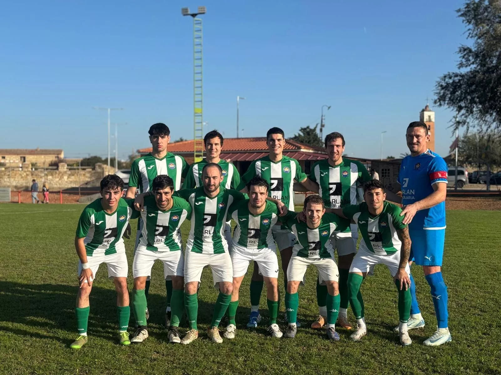 Once del Biescas en un partido de esta temporada. Resultados y clasificaciones del fútbol altoaragonés del 5 y 6 de abril. Foto: Noticias Cantera