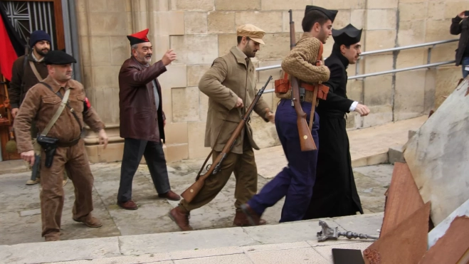 El cura es arrestado. Foto Carlos Neofato