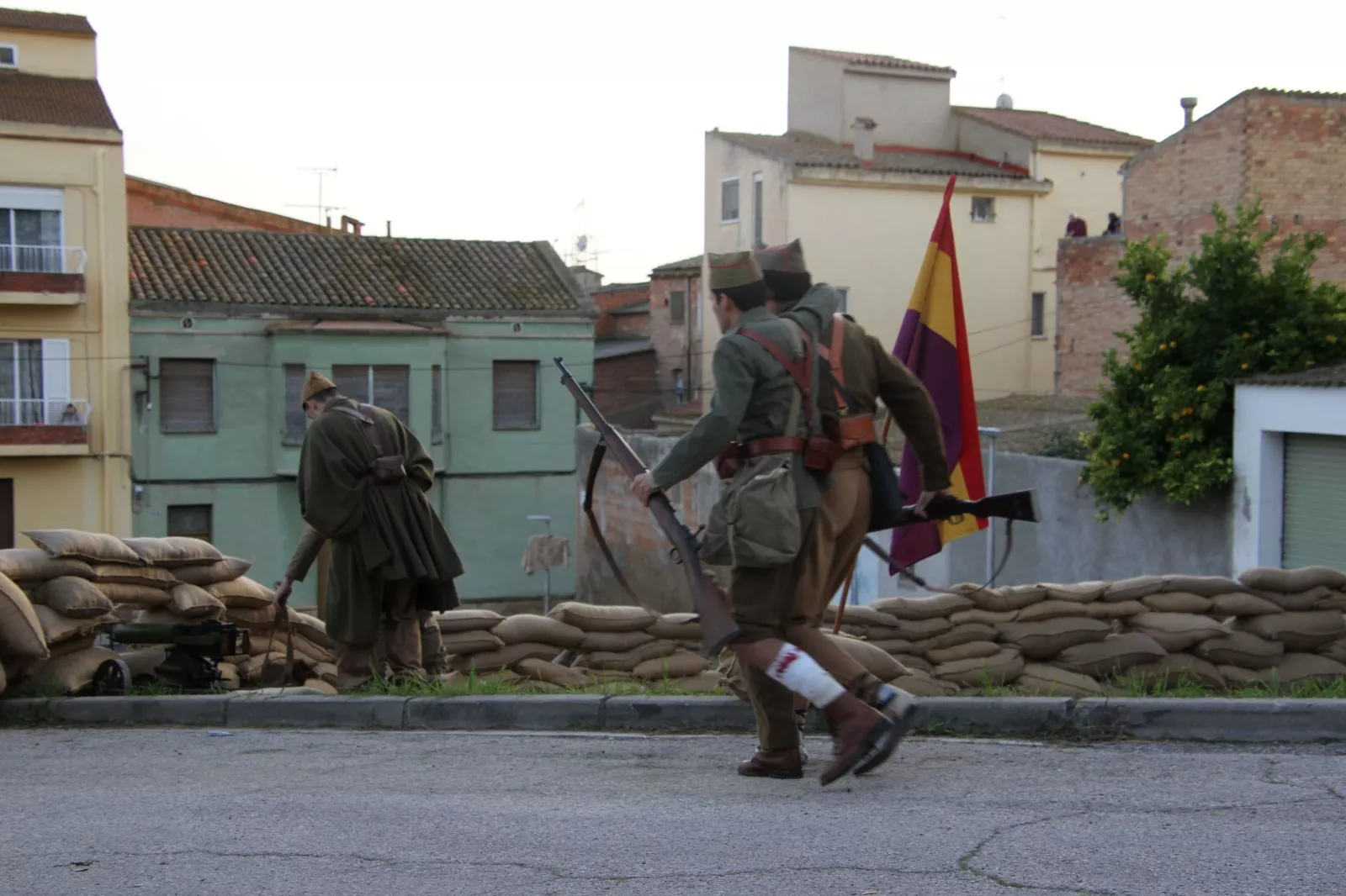 Recreación de la batalla del Ebro en Flix, con la colaboración de la asociación oscense Primera Línea. Foto: Carlos Neofato