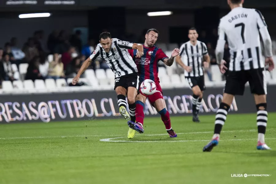 Enrich con Kiko Olivas. El ariete ha tenido el empate. Foto LaLiga