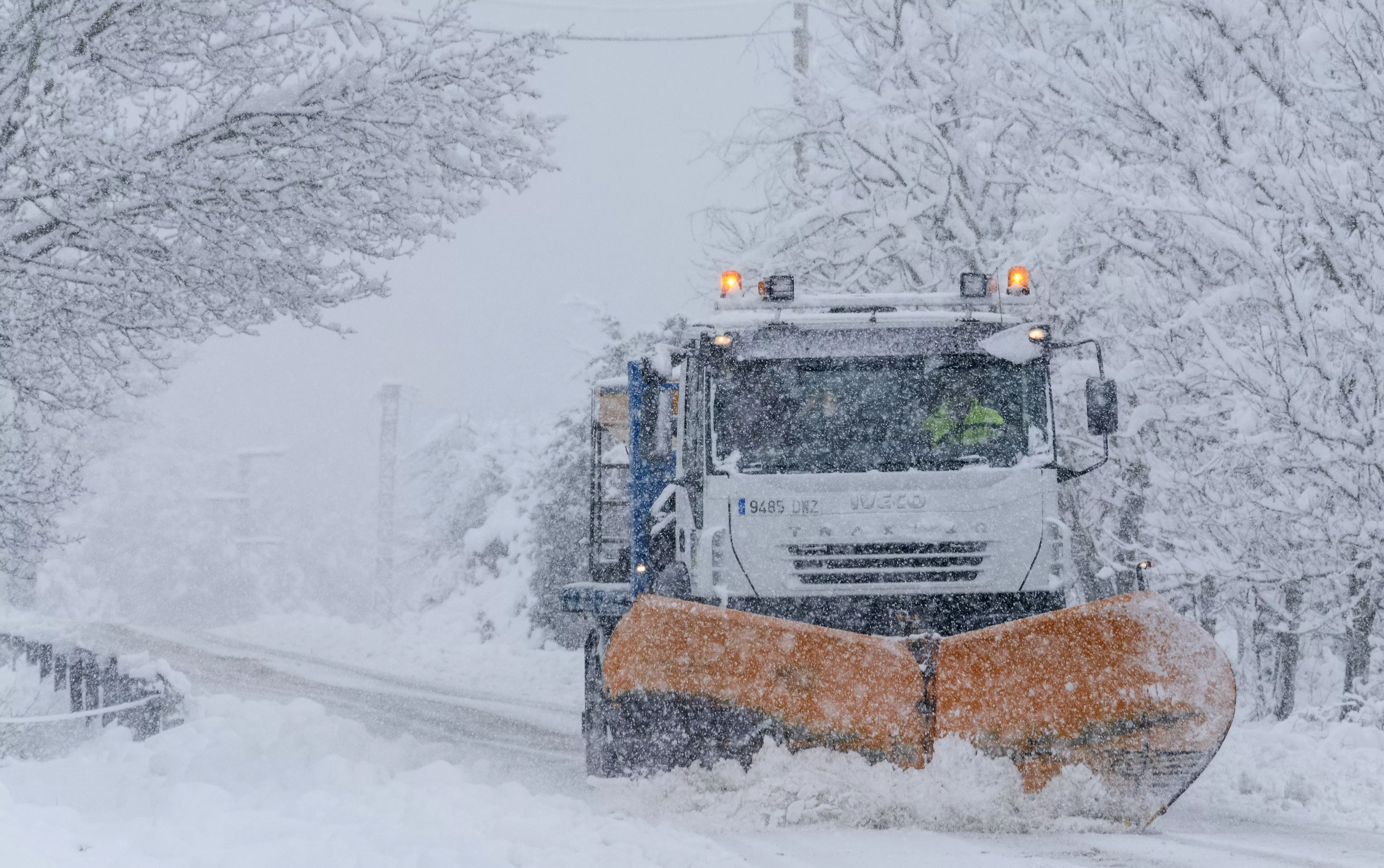 Máquina quitanieves en Hecho. Foto: Sergio Padura