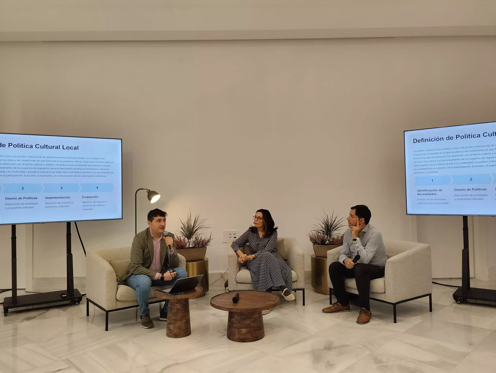 Imagen de la jornada desarrollada en Jerez, con Roberto Ramos, del servicio del Ayuntamiento de Huesca, a la derecha.