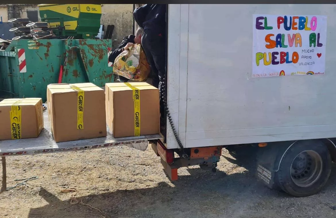 Ayuda con la que Pablo Antonio Pérez Castán llenó su furgoneta en Alcalá de Gurrea para regresar a Benetúser.