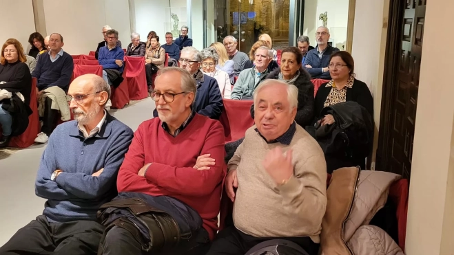 Público asistente a la presentación Público asistente a la presentación